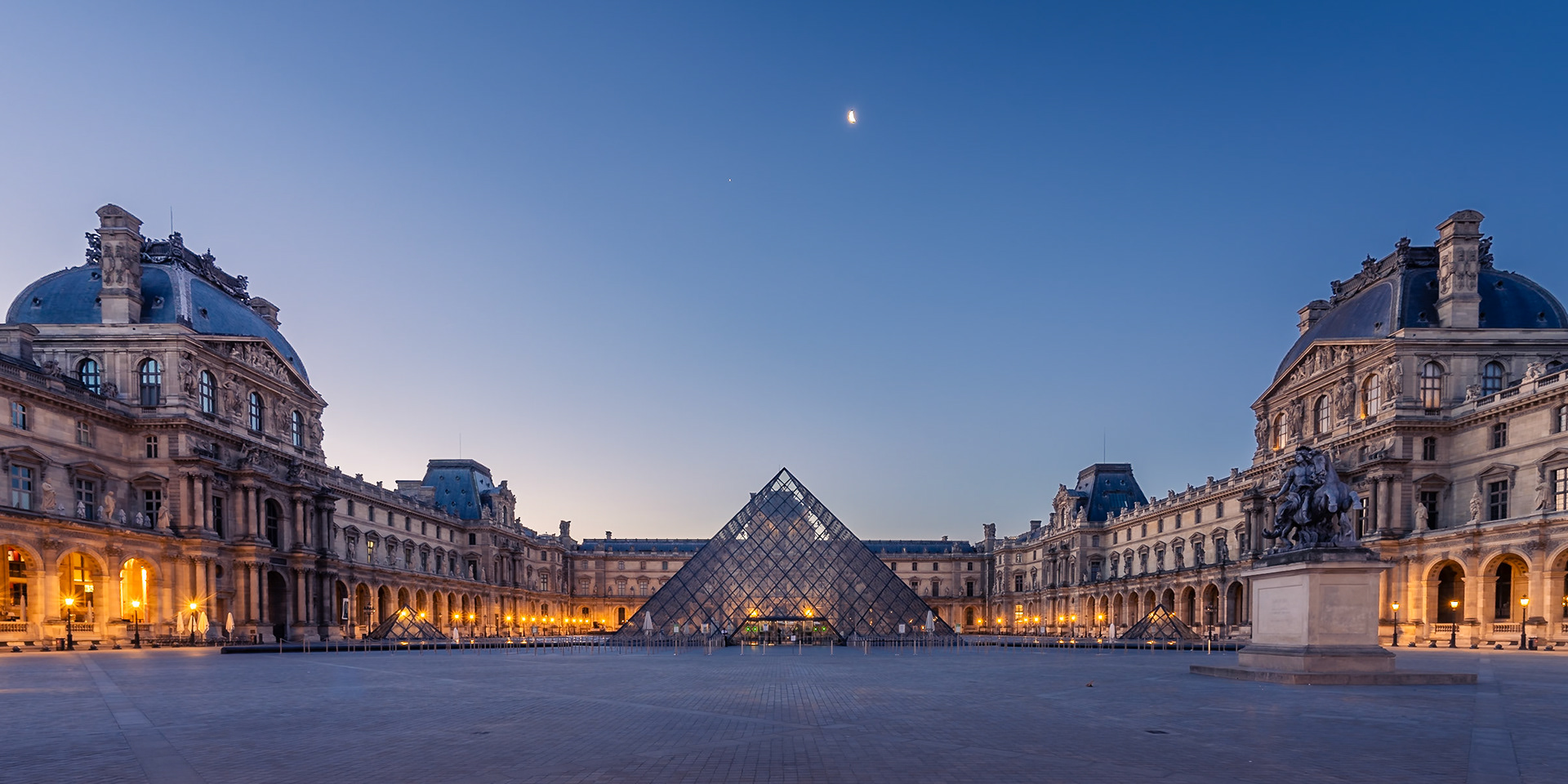 Paris - Court of Symmetry (1:2)