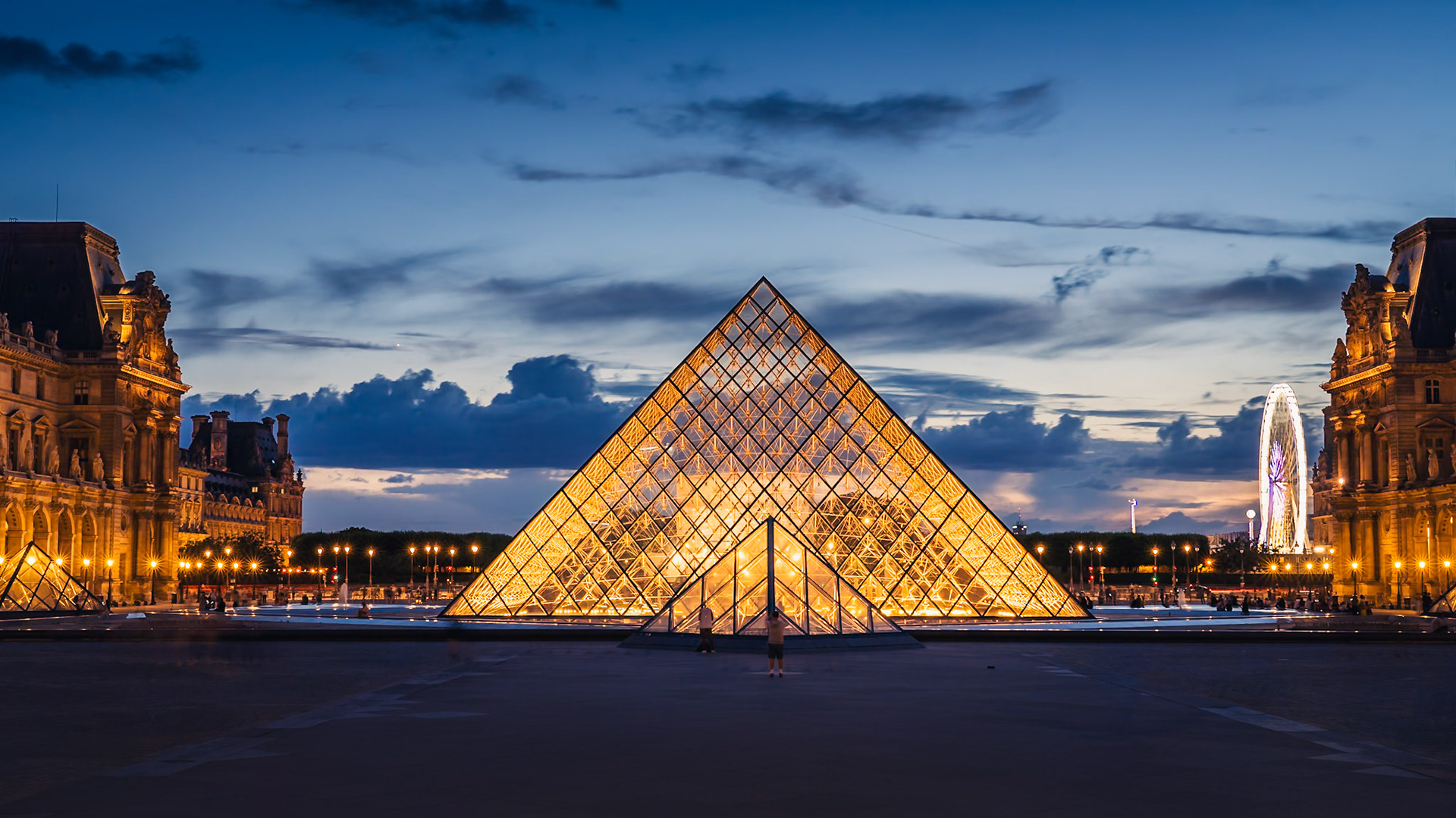 Paris - Pyramid at Dusk (9:16)