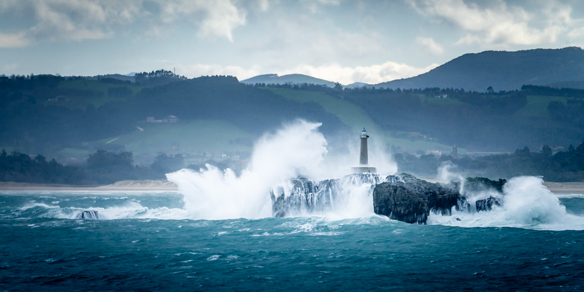 Mouro Island Lighthouse - The Lesser Known Side (16:9)