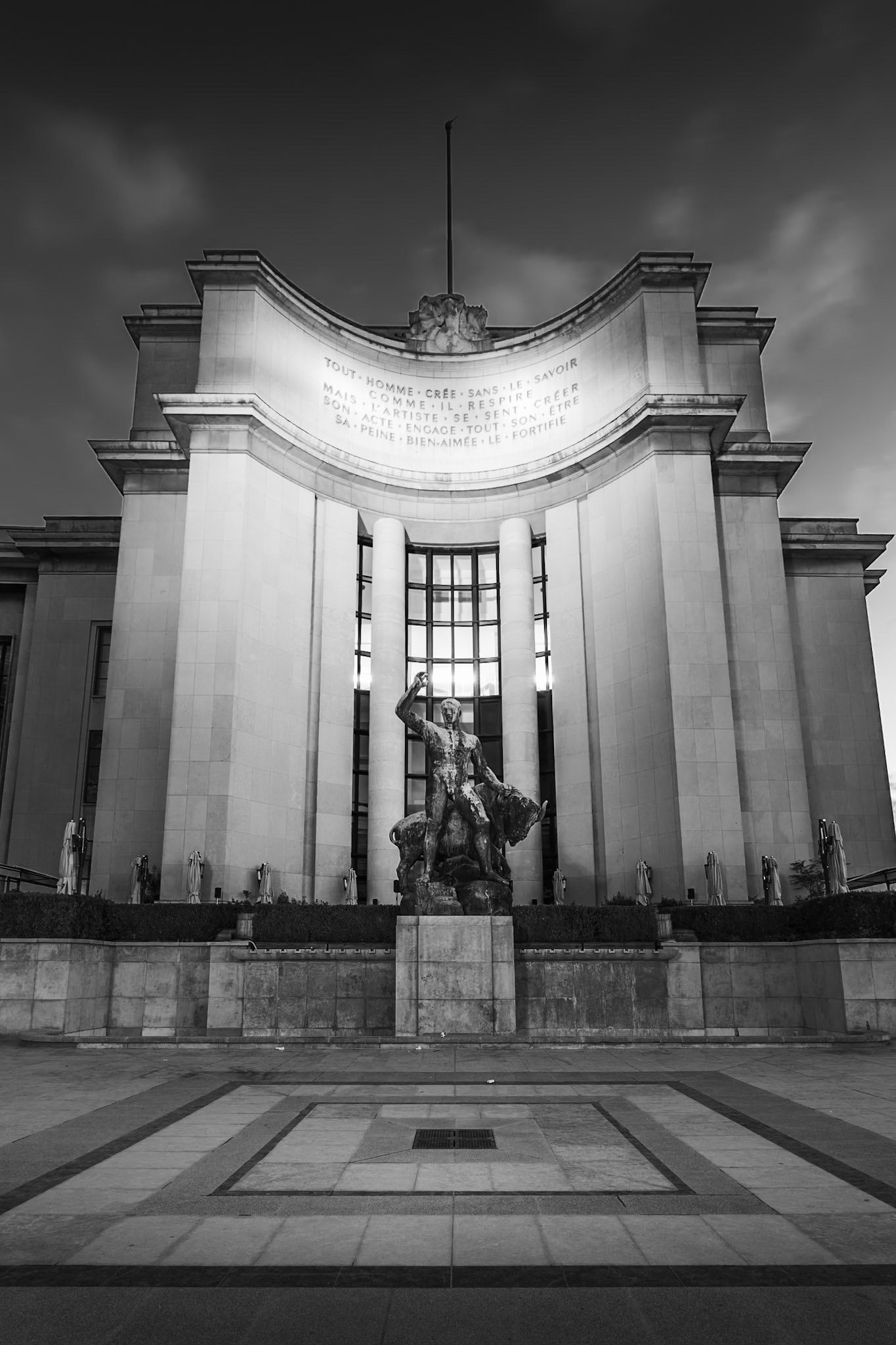 Paris - Curved Monumentality (3:2)