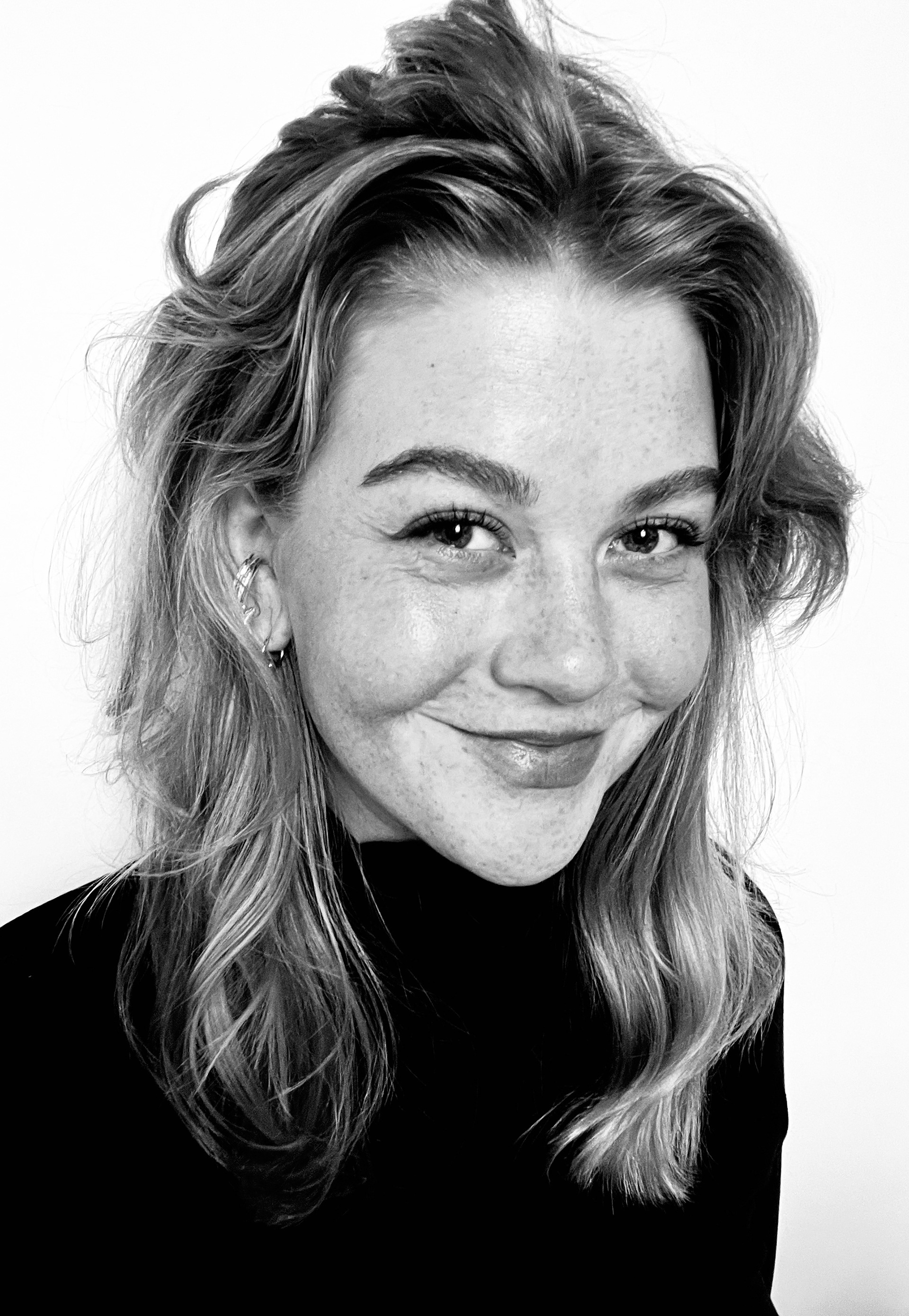 Black and white picture of Yennifer Godin