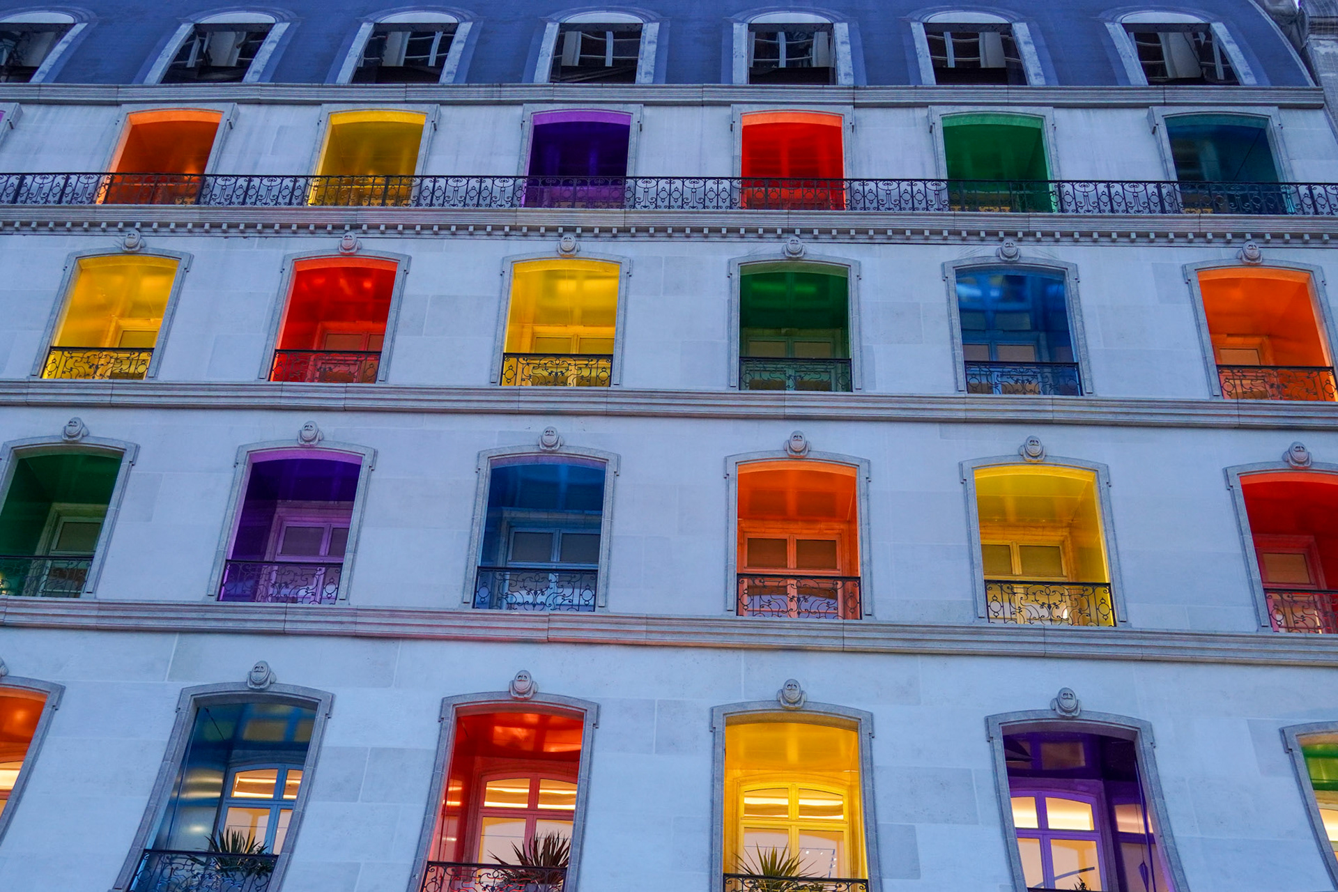 Av. des Champs-Élysées, Paris