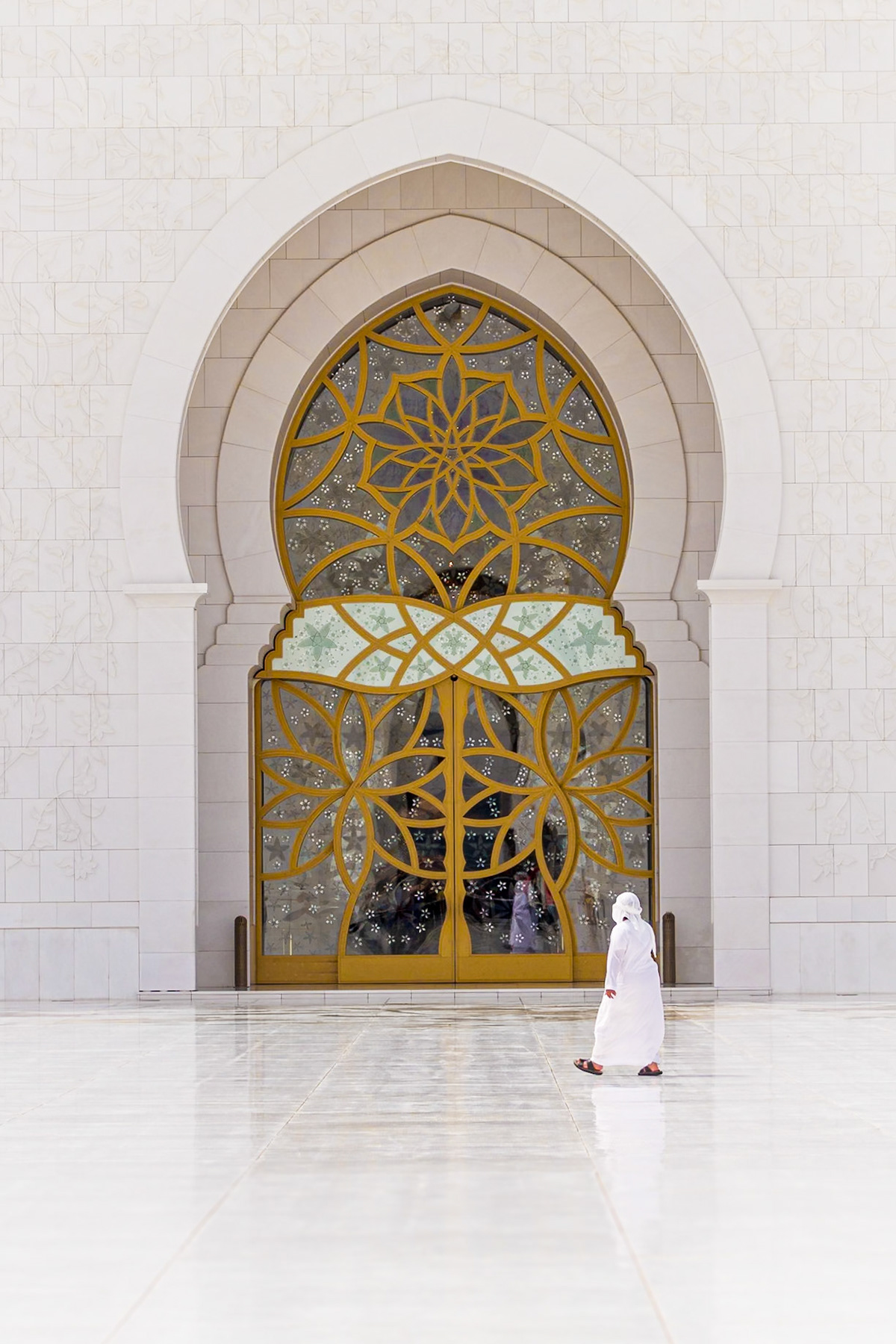 Sheikh Zayed Grand Mosque: Main door into Sheikh Zayed Grand Mosque, Abu Dhabi