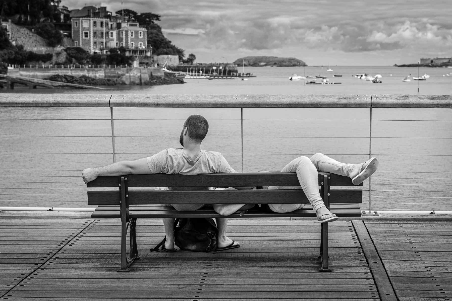 La mer, un banc, l'amour