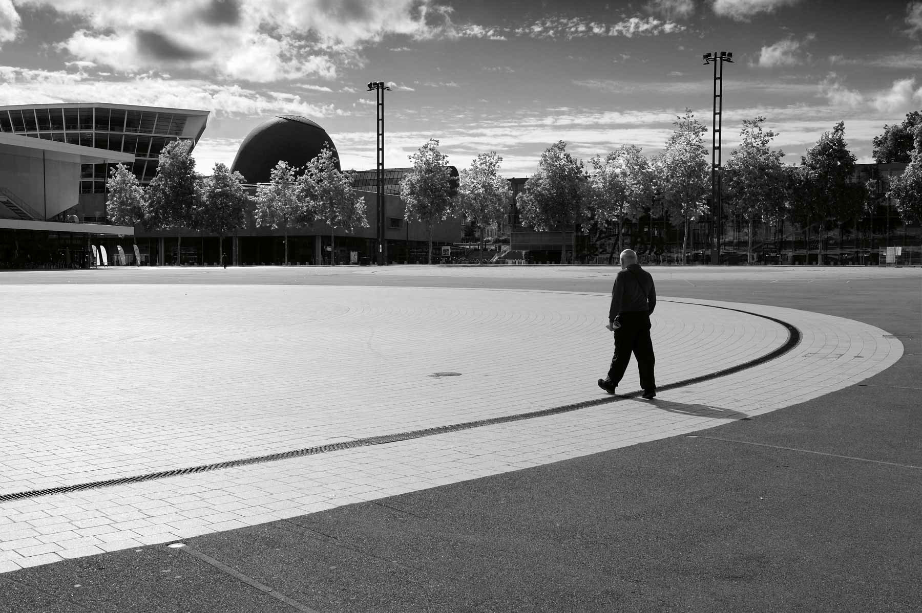 La traversée de l'esplanade, Rennes