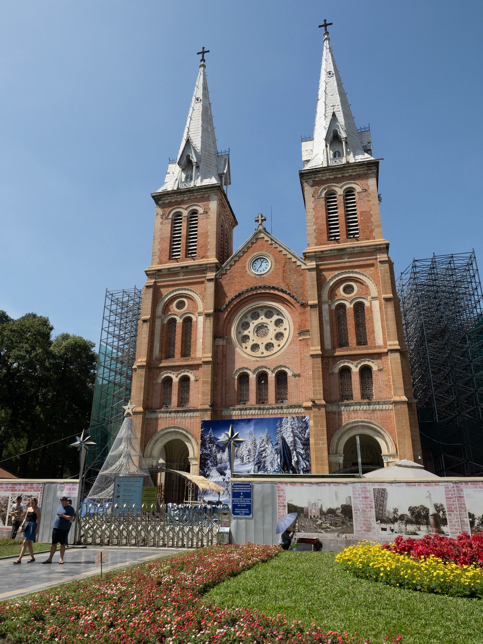 Notre Dame, Saigon