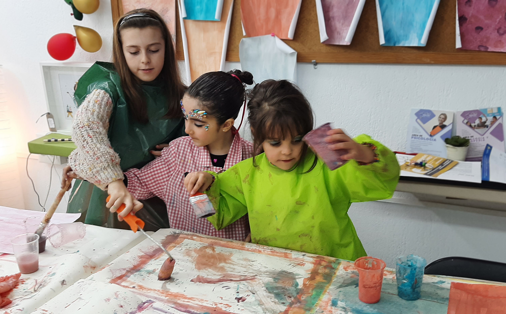 Pintar con globos. Actividad creativa para niños - Mamá Psicóloga Infantil