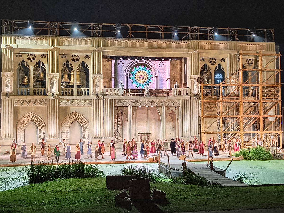 Donkmeer Festivaria - De klokkeluider van de Notre-Dame