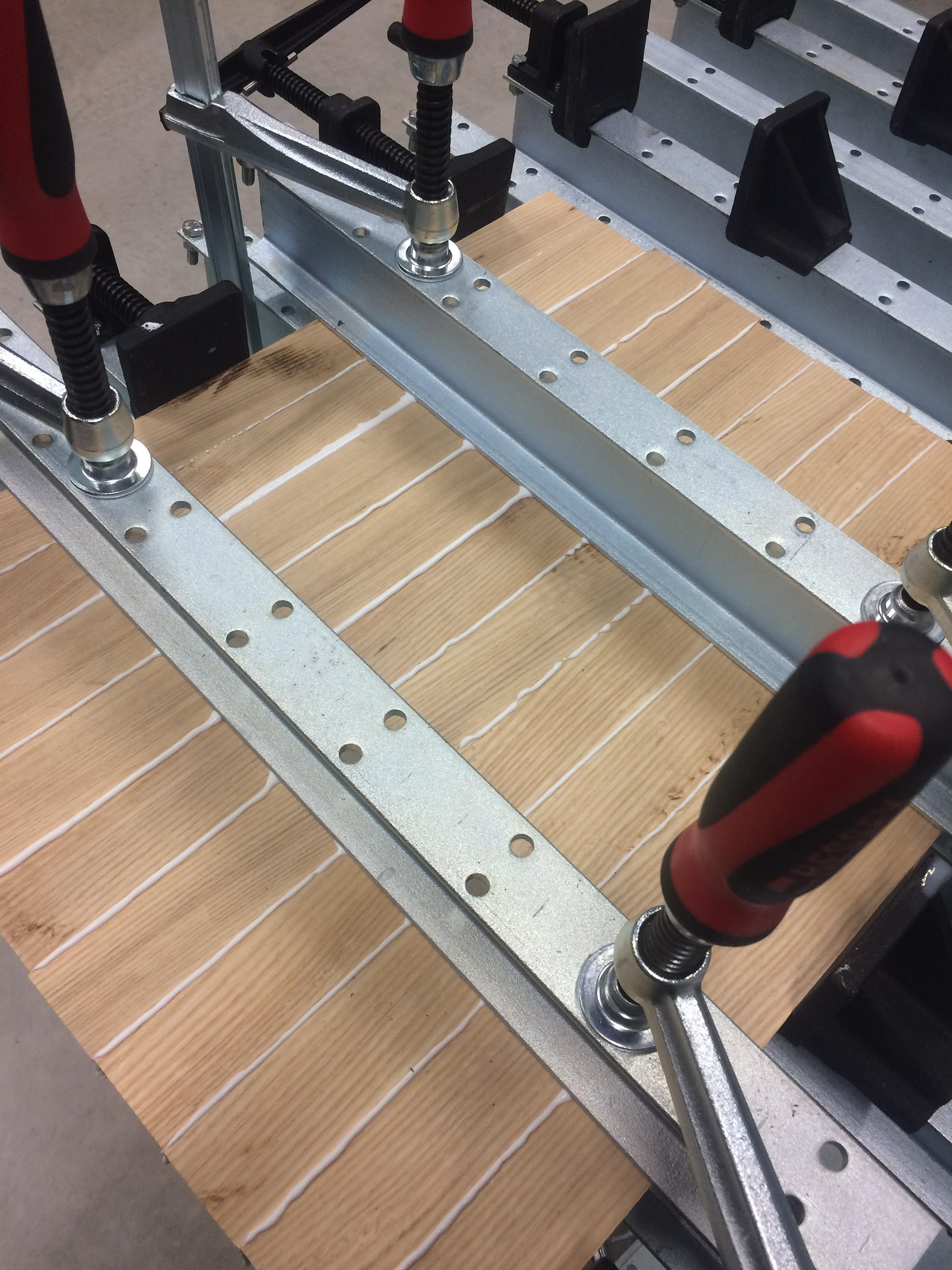 Laminering av dør i ask