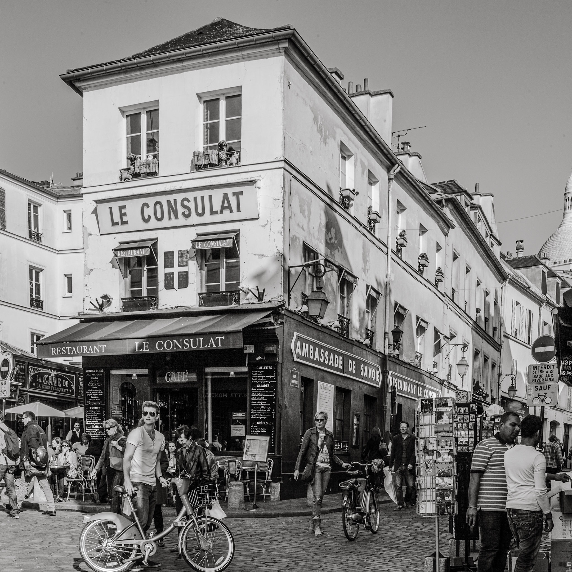 Biking in the city, Paris