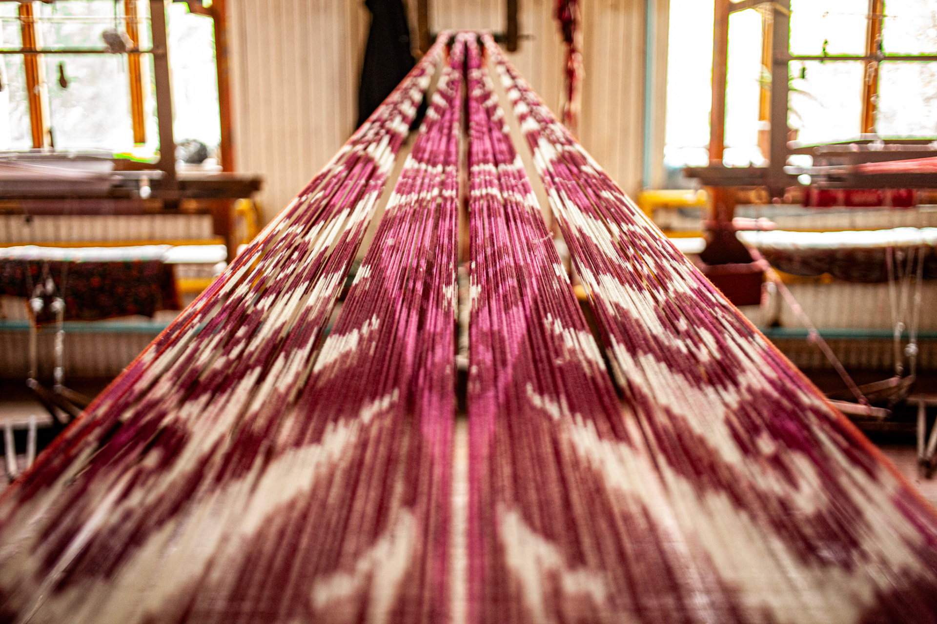 Weaving process of Ikat fabric Yodgorlik Silk Factory - Fergana Uzbkeistan
