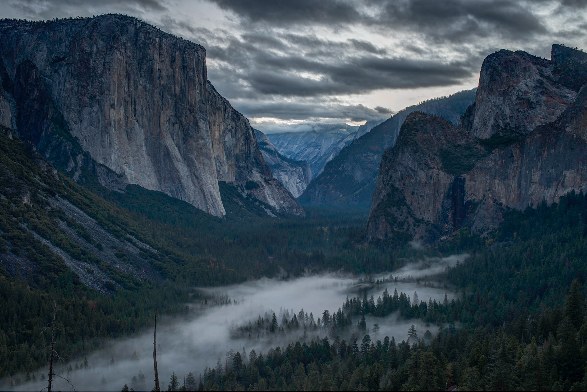 View on Yosemite valley from Artistic Point.