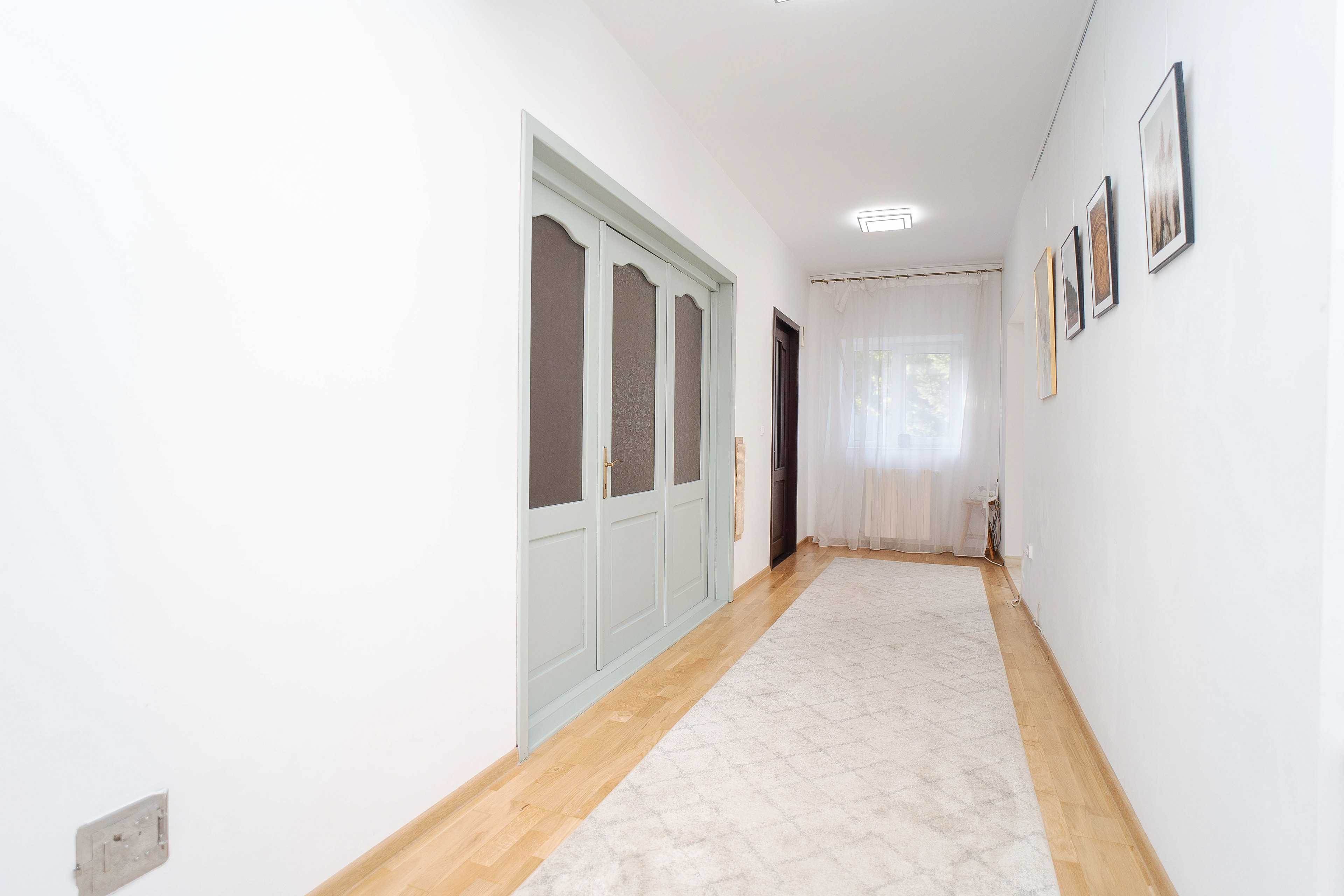 Holul după renovare