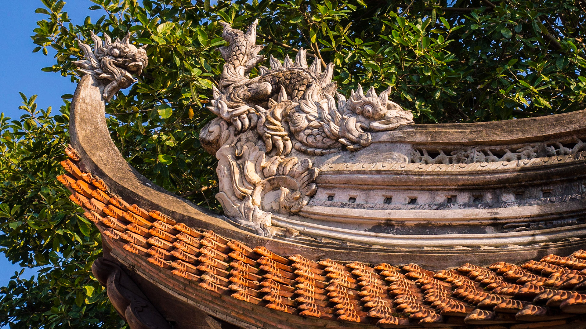 Dinh Dinh Bang roof detail, Vietnam