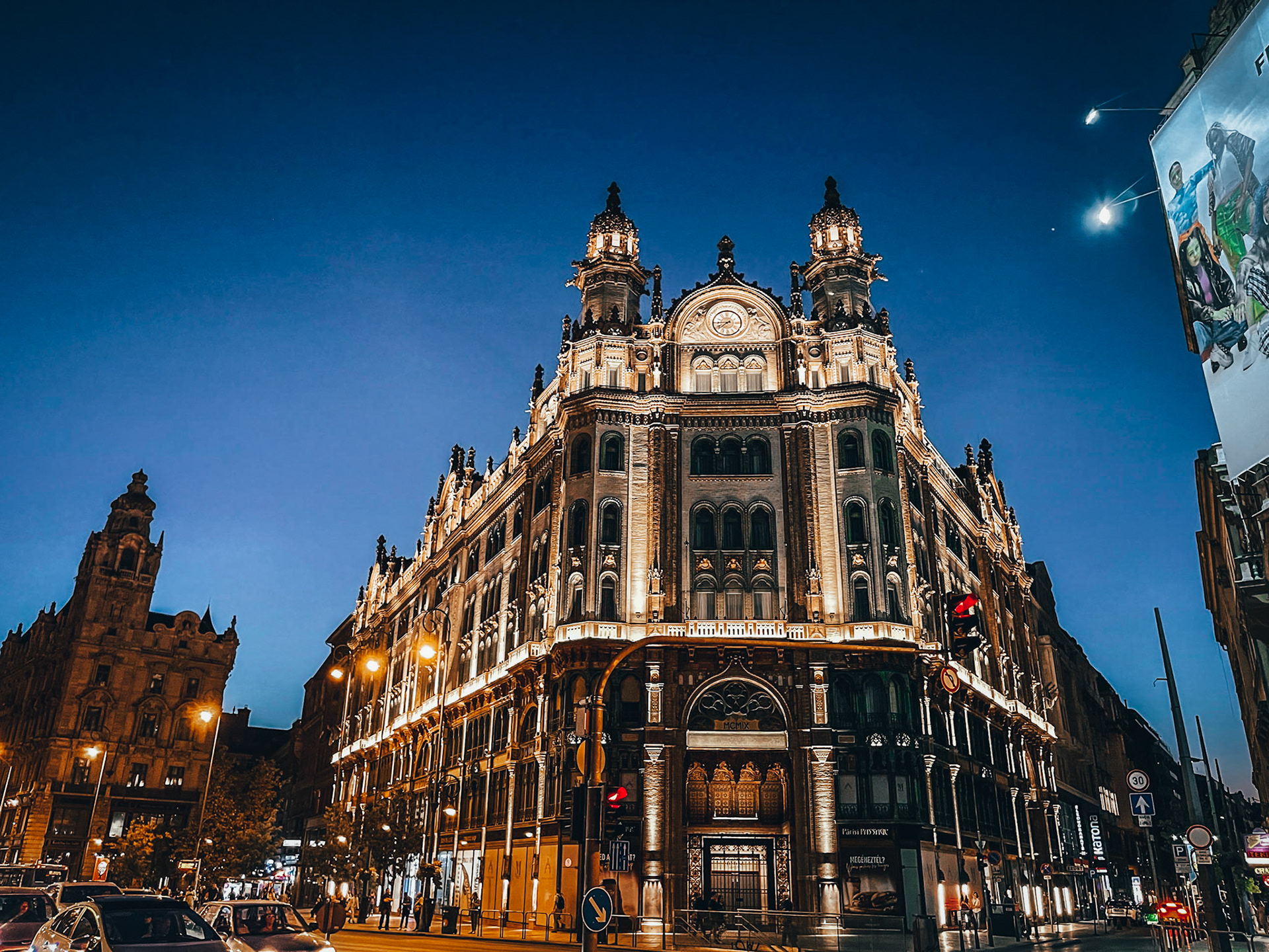 Parisi Udvar Hotel, Pest