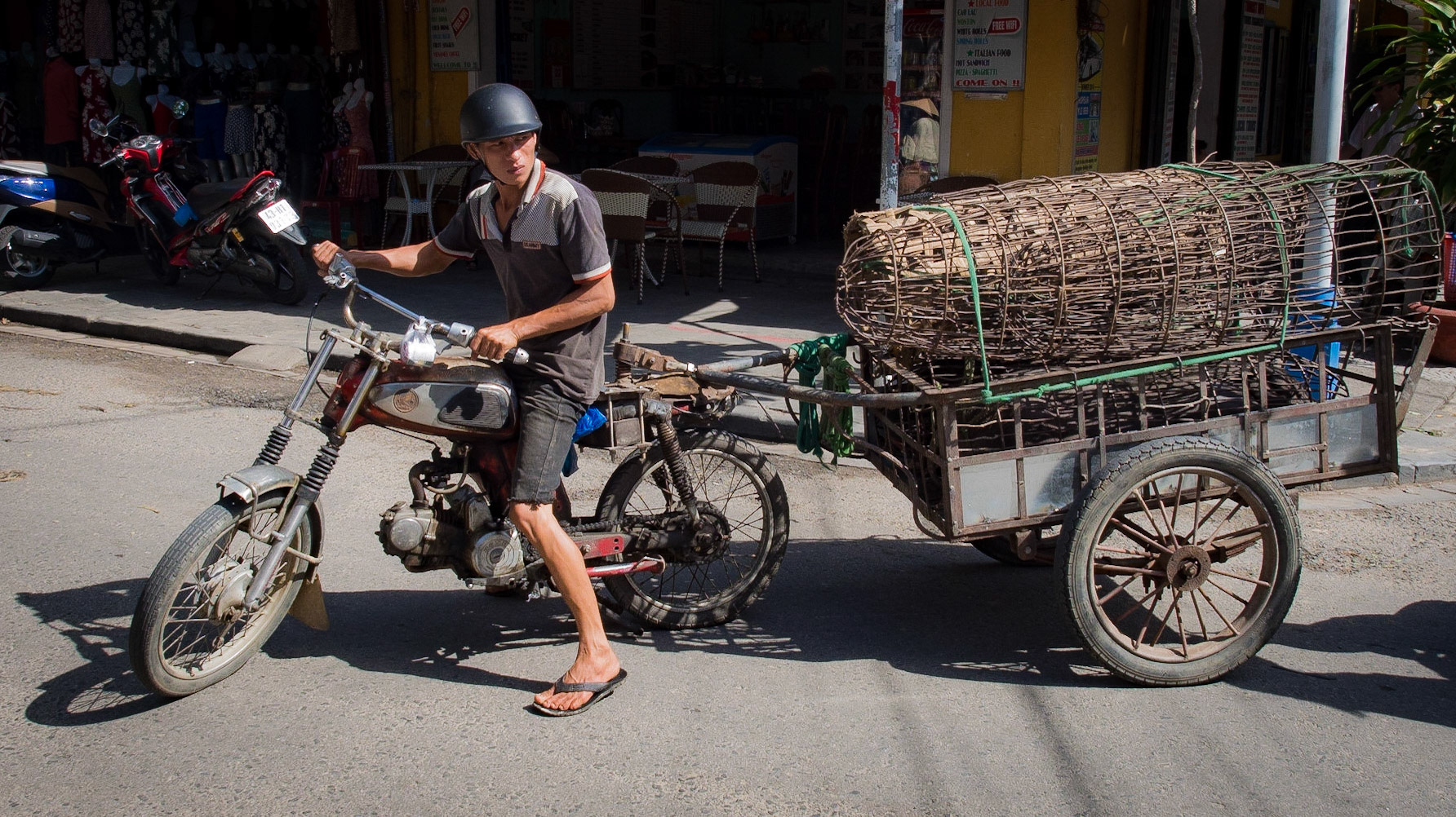 Fish traps delivery - Hoi An, Vietnam