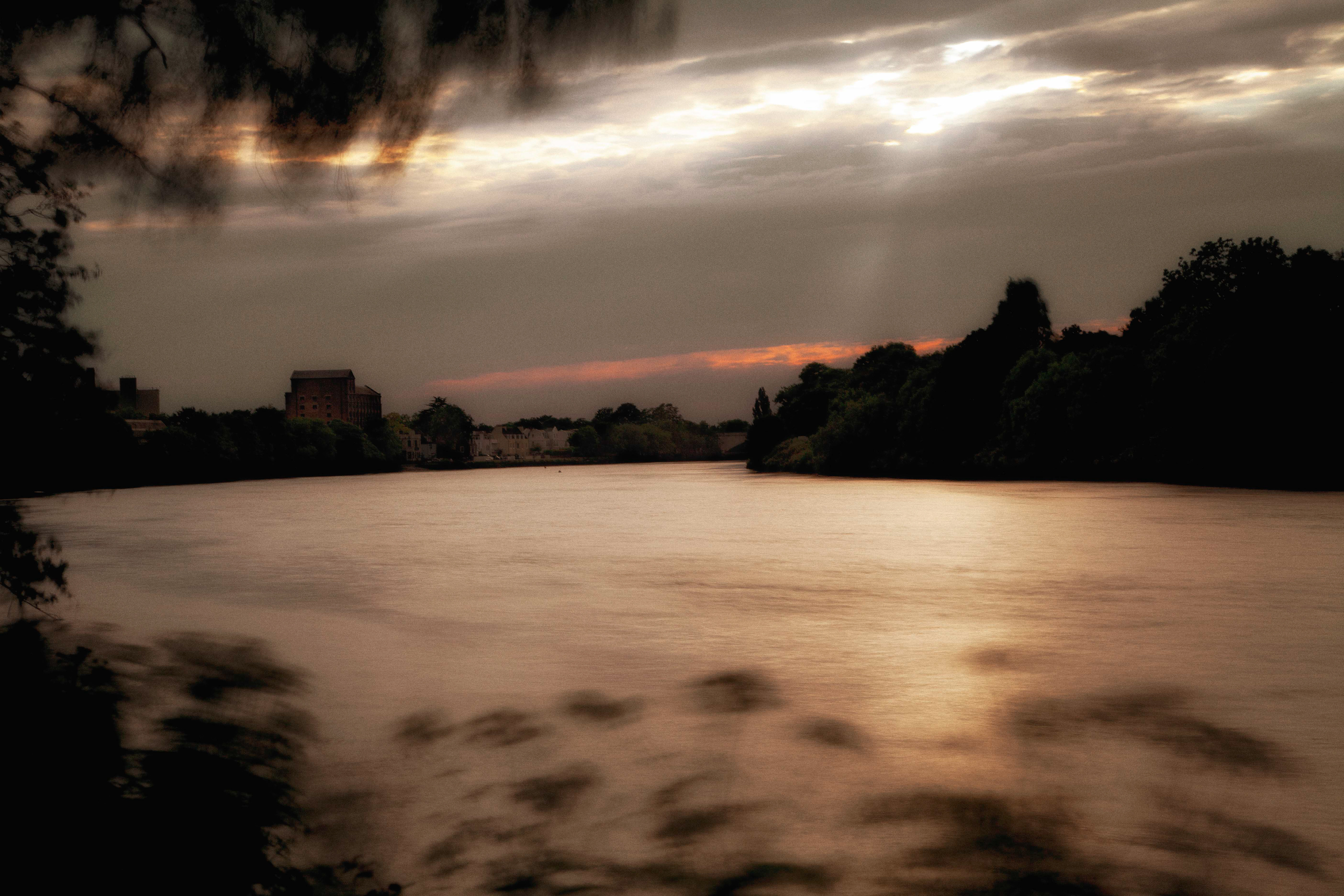 Towards Chiswick Bridge