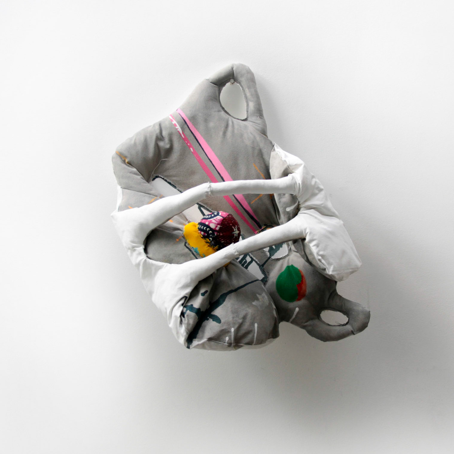 Embrasser, acrylique sur toile, divers 57 x 43 x 17 cm