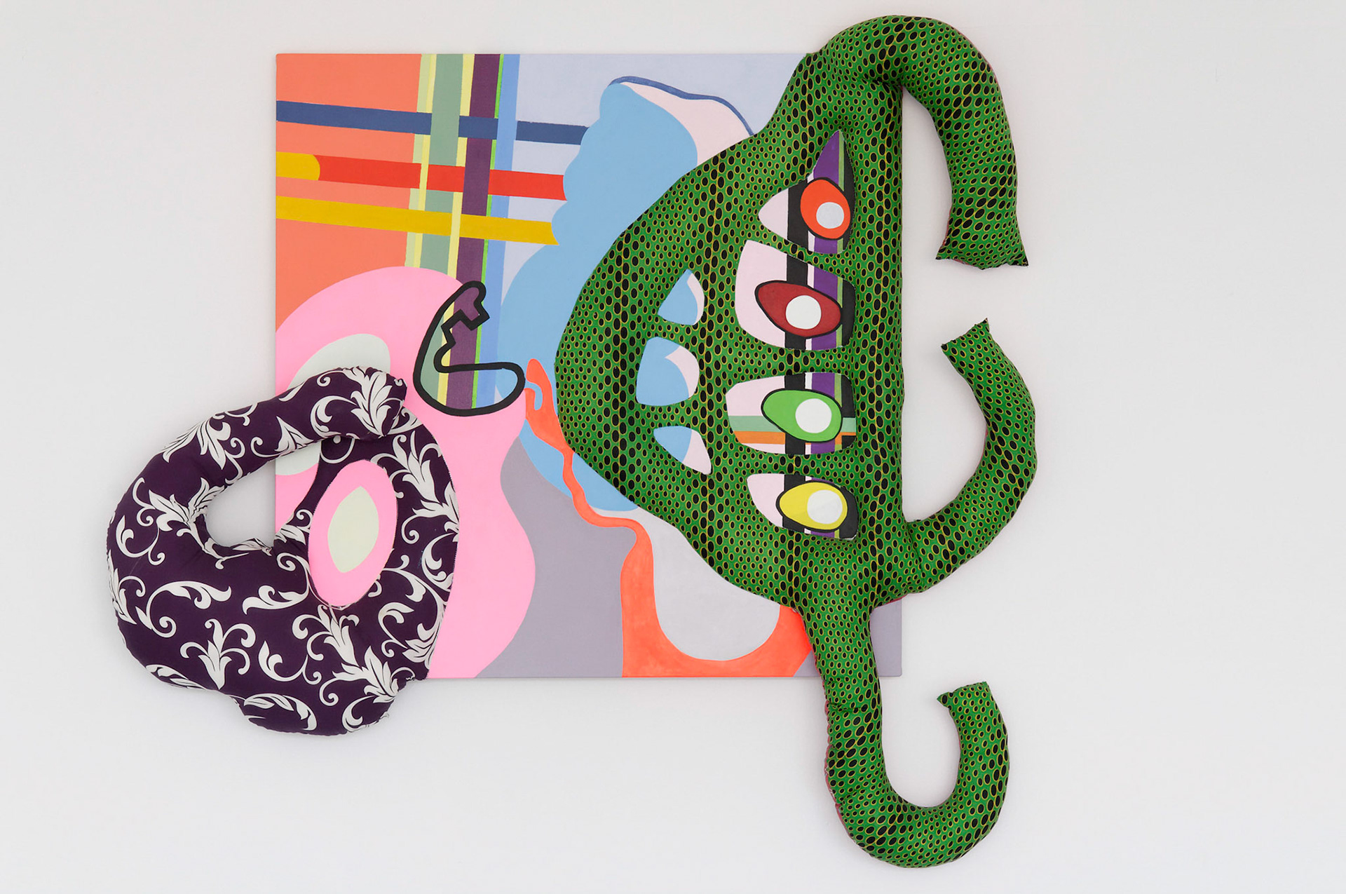 La belle et la bête, 2011, acrylique, textile, divers sur toile, 125 x 140 x 20 