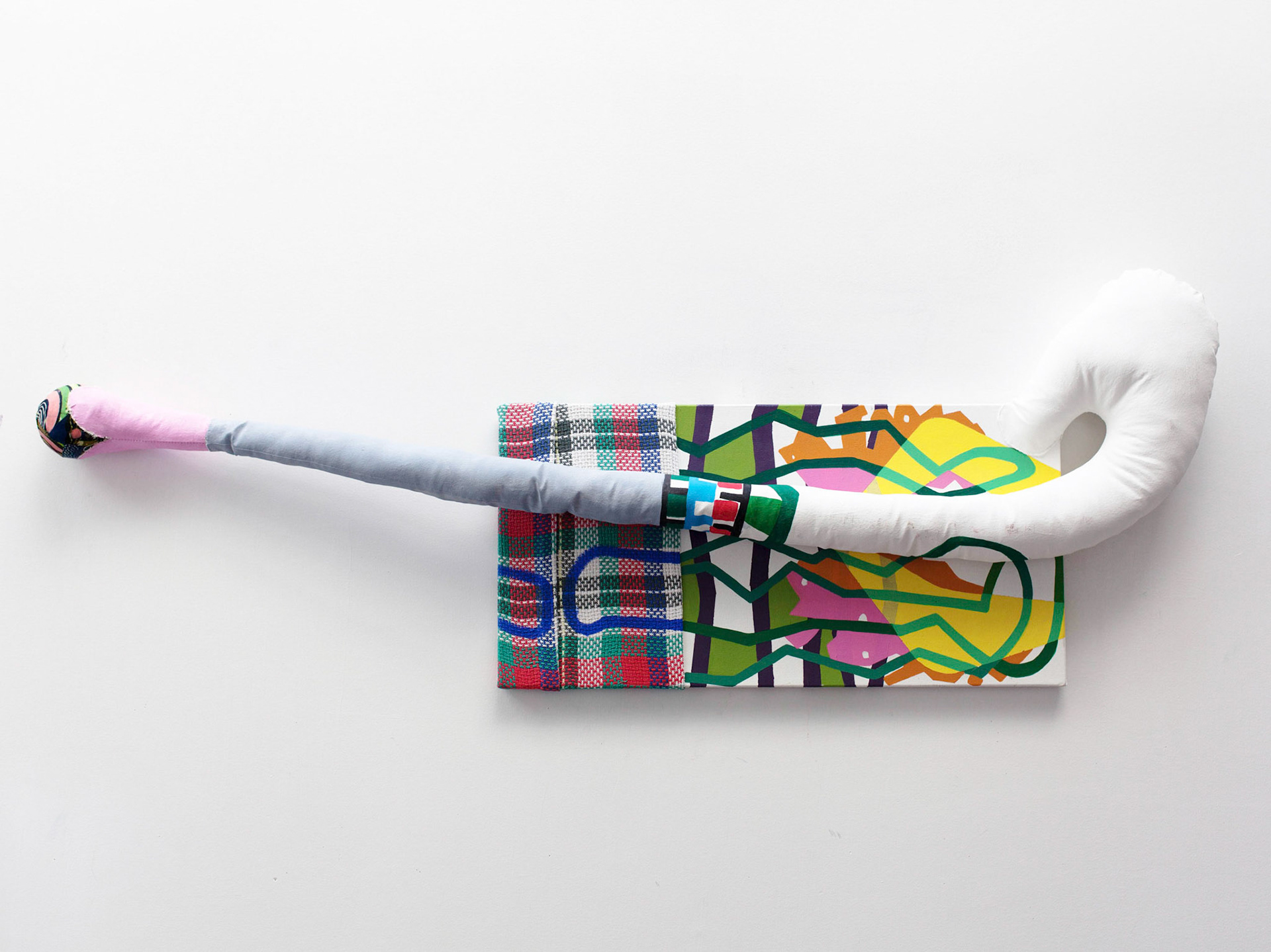 Fusil à pompe, 2014, acrylique sur toile, textile, divers, 128 x 50 x 3 cm