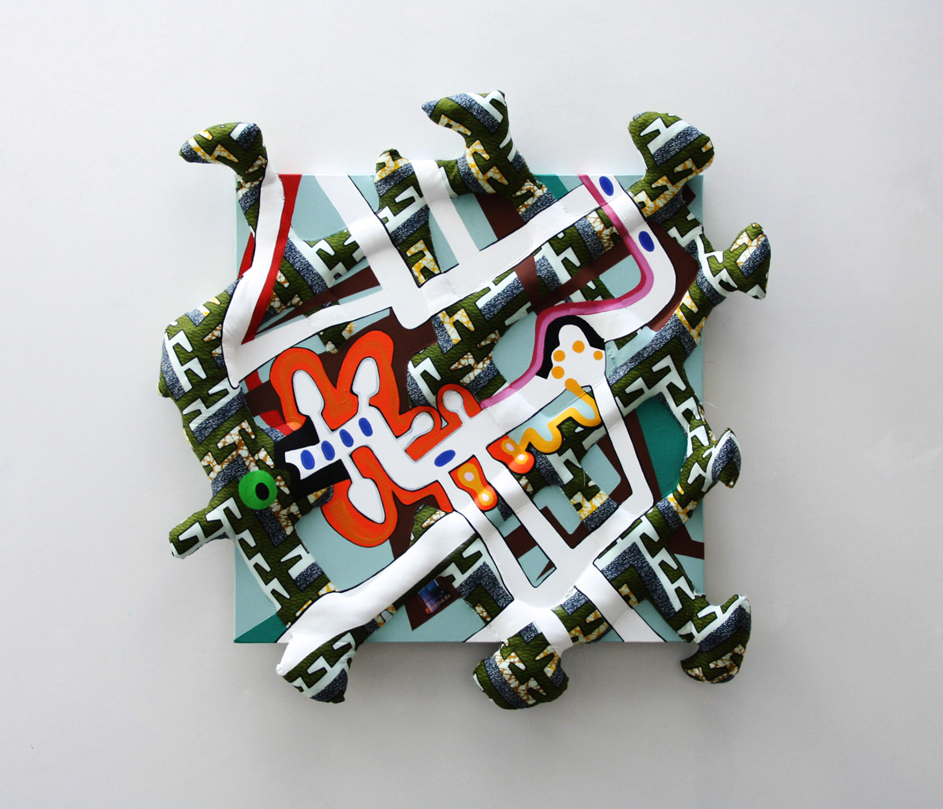 Triptyque 3, 2014, acrylique sur toile, textile, divers, 93 x 93 x 5 cm