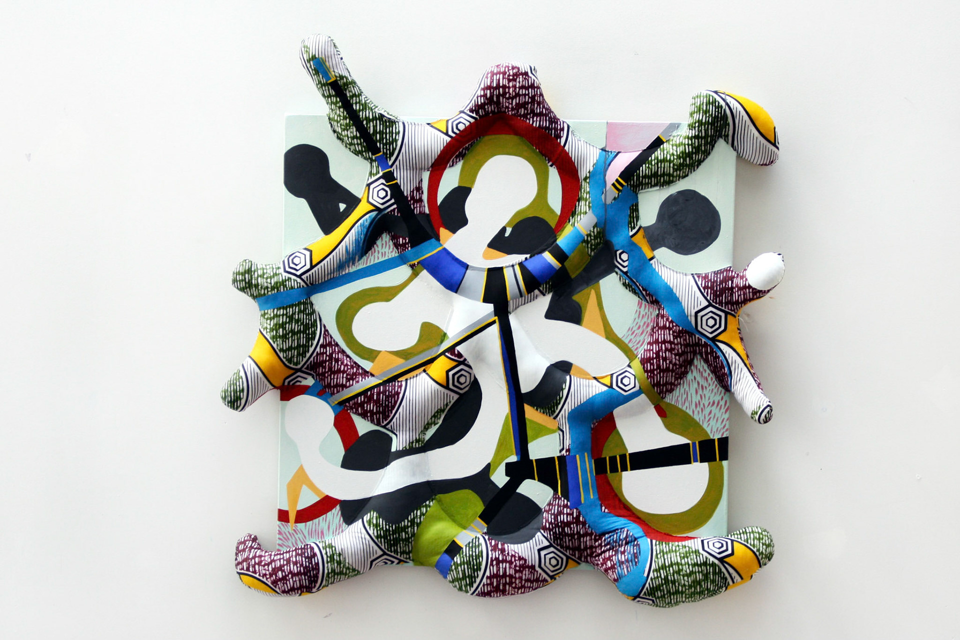 Triptyque 1, 2014, acrylique sur toile, textile, divers, 93 x 93 x 5 cm