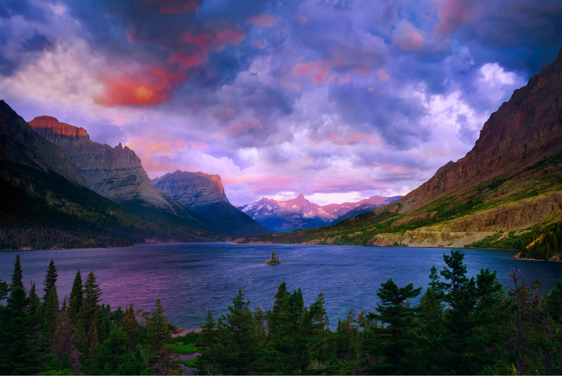 24 August 2012: Sunrise at Wild Goose Island in Glacier National Park, MT