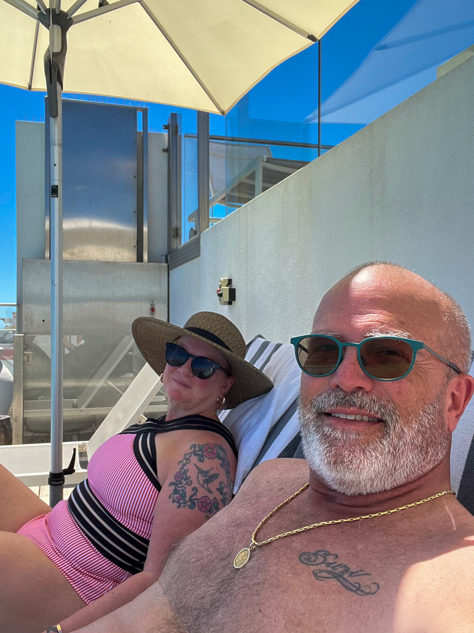 young lovers at the Lagos Avenida hotel pool