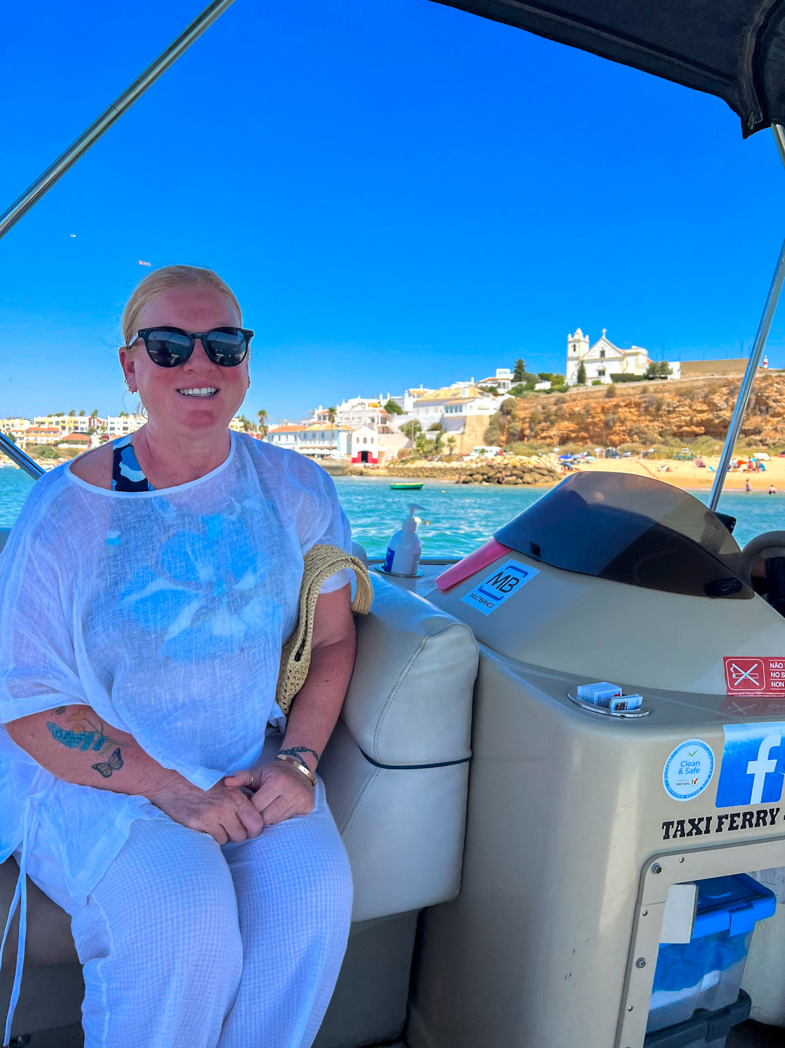 Back to the boat after lunch in Ferragudo