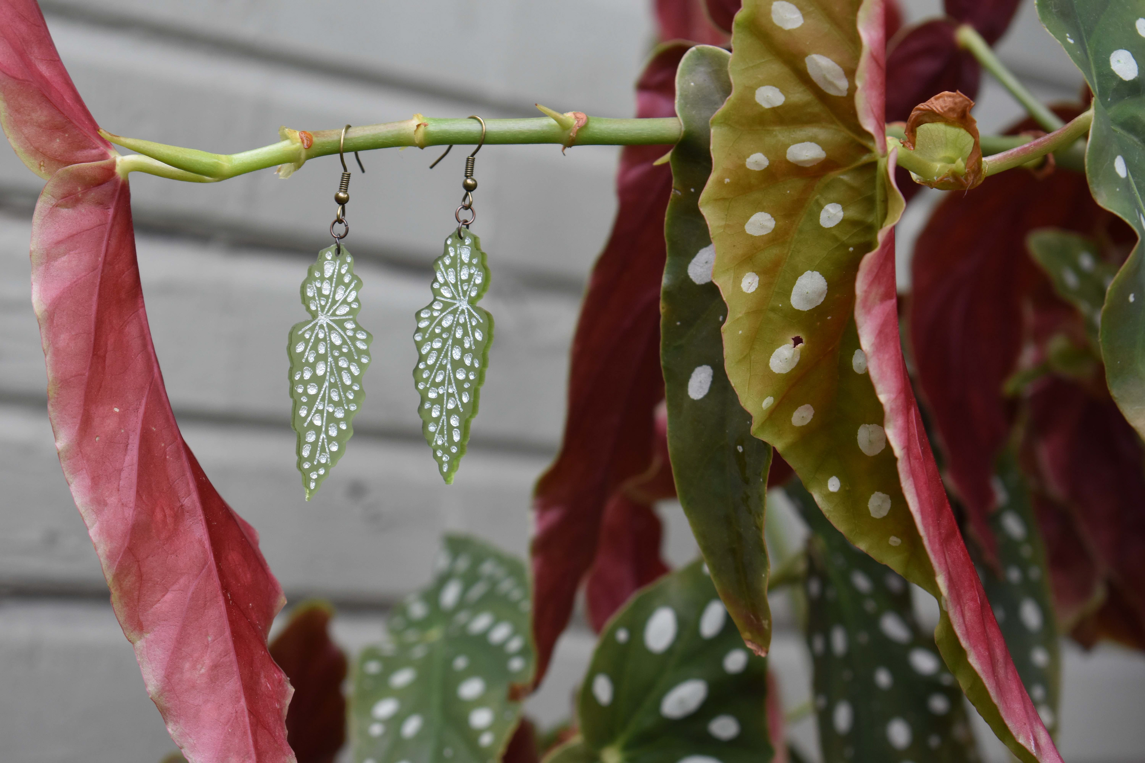 Earrings with plant