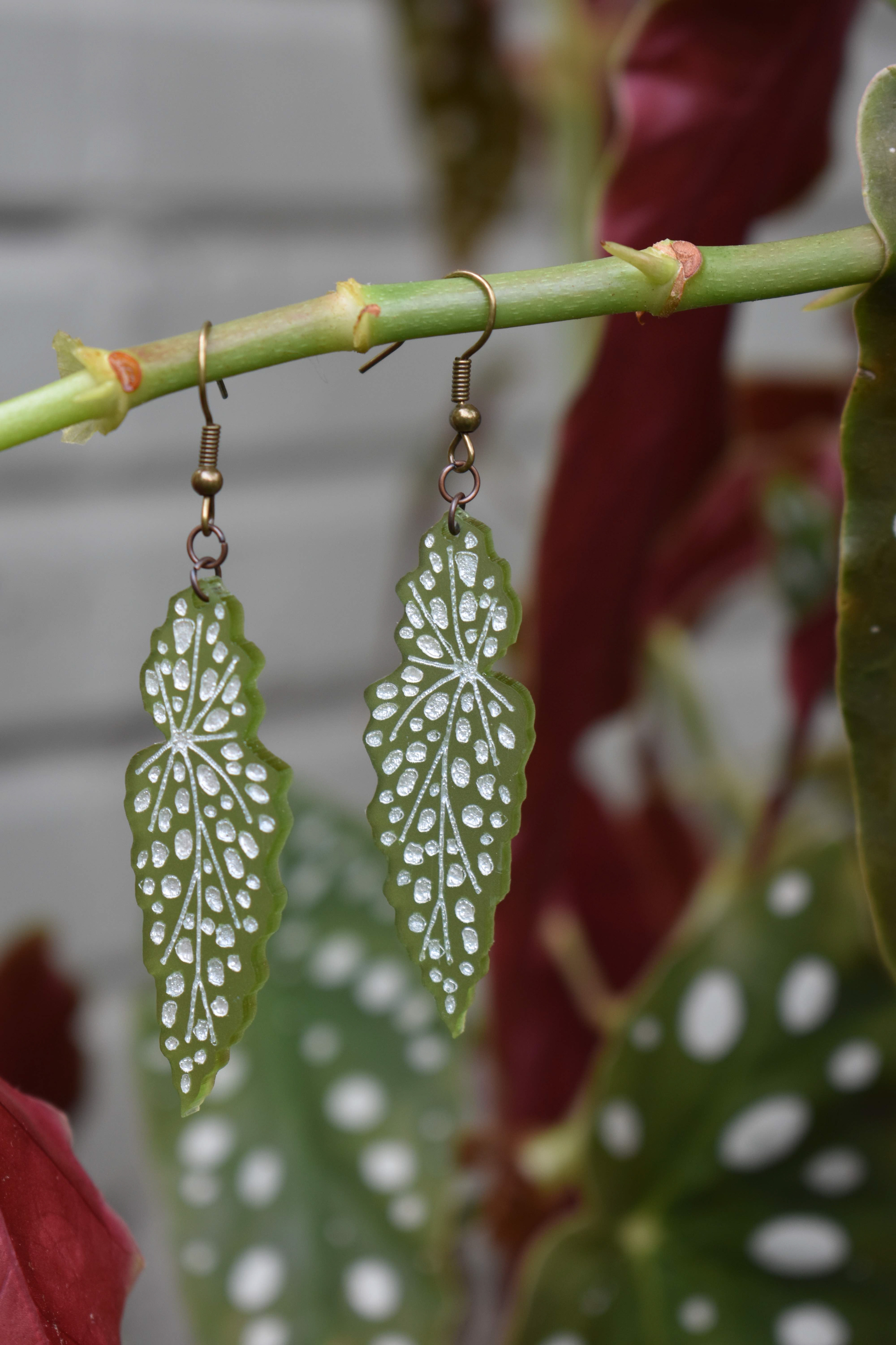 Earrings with plant