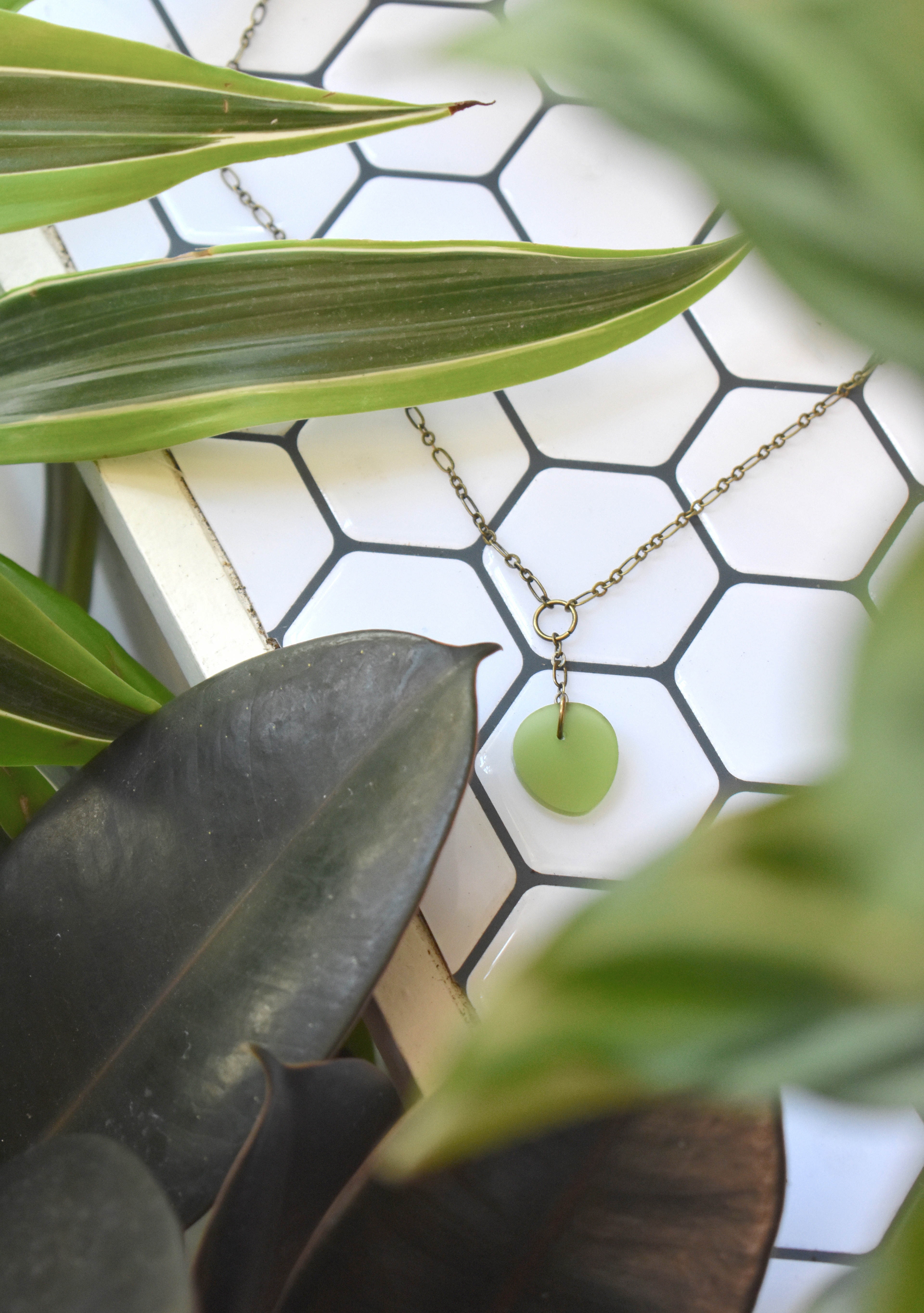 Pilea necklace with figaro chain