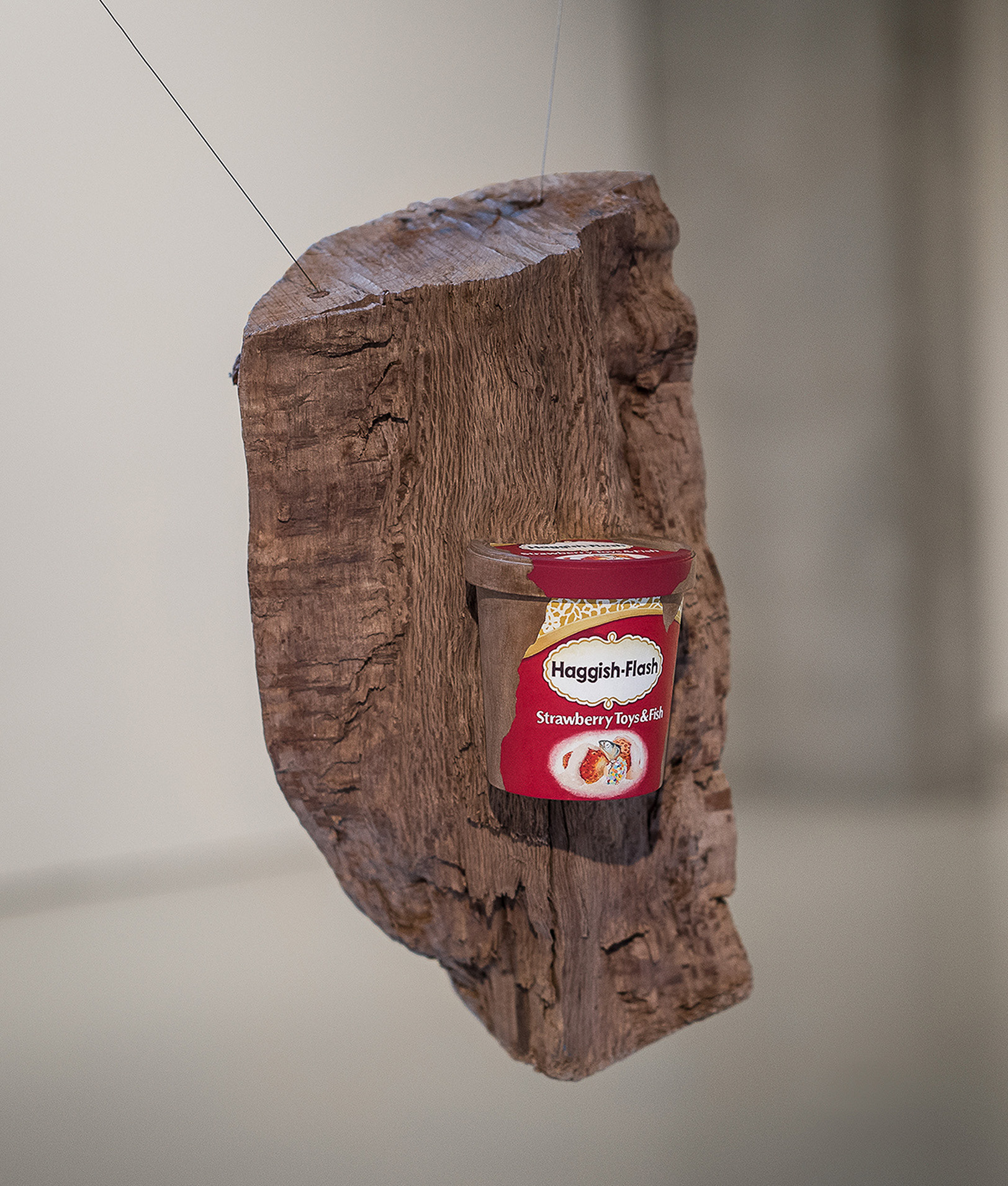 Polychrome wood. 40×25×20cm.