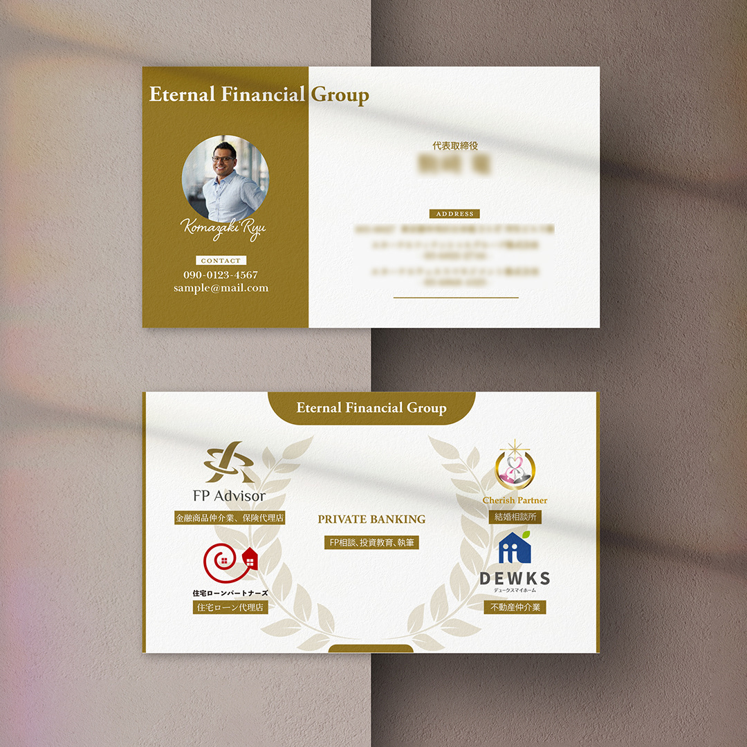 名刺に写真を掲載し、顔をしっかりと覚えてもらえるデザイン