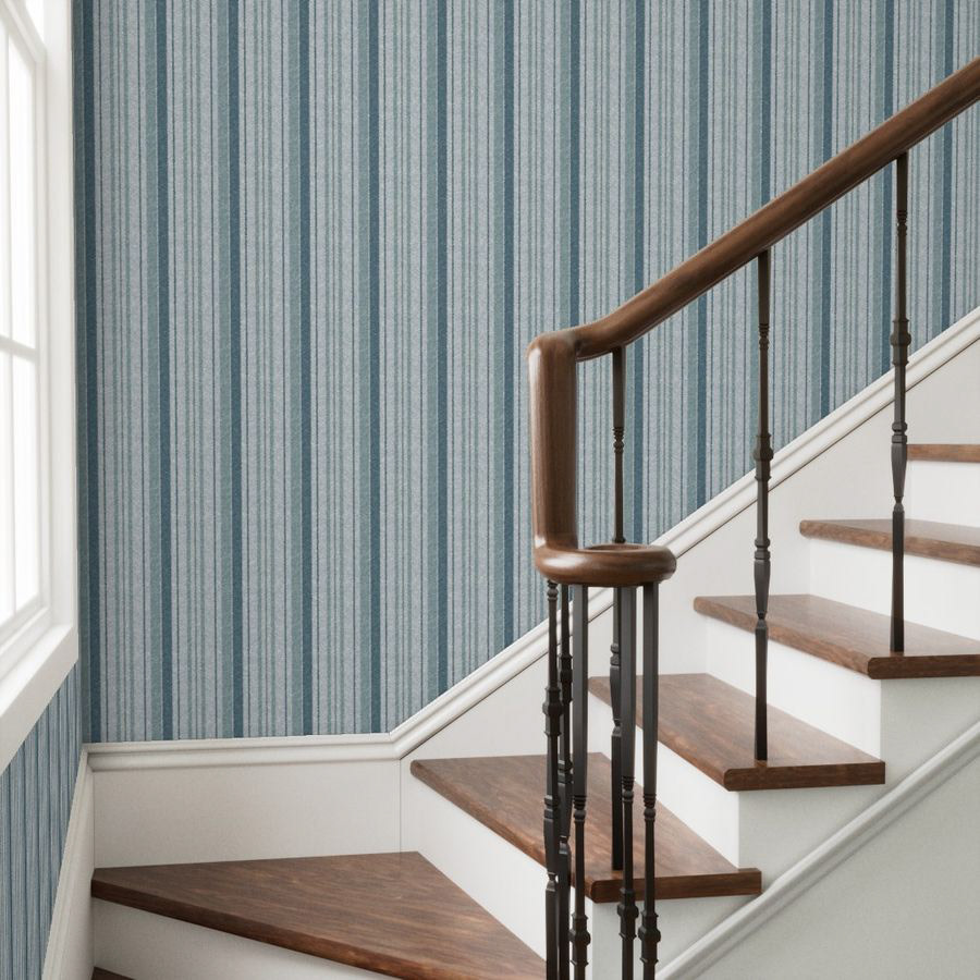 Thin blue-green and white stripes inspired by the arabesques of the damask, to structure and rhythm the space.