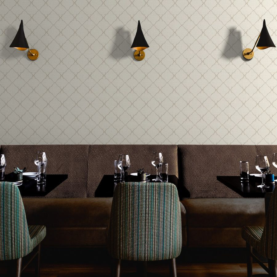 Shadow Trellis: This organic trellis pattern brings a delicate and airy structure to the collection. Inspired by the natural intertwining of branches, its irregular lines evoke the charm of vintage garden structures. Set against a woven linen-effect background, it provides a soft geometry that perfectly complements the visual richness of the hero print, Flora Obscura.