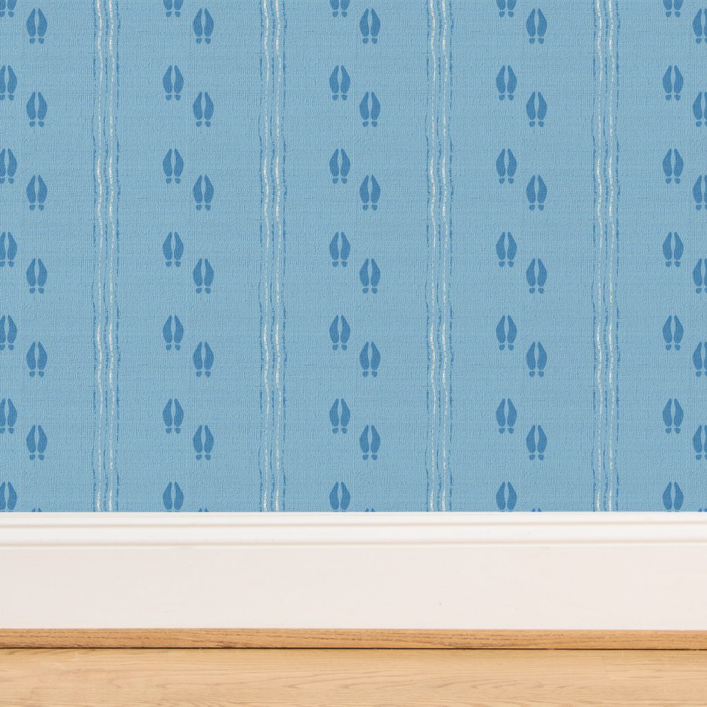 An organic take on the classic stripe, inspired by the subtle trails left by deer and beavers along the riverbanks. This rhythmic pattern adds a structured yet hand-drawn feel to the collection.