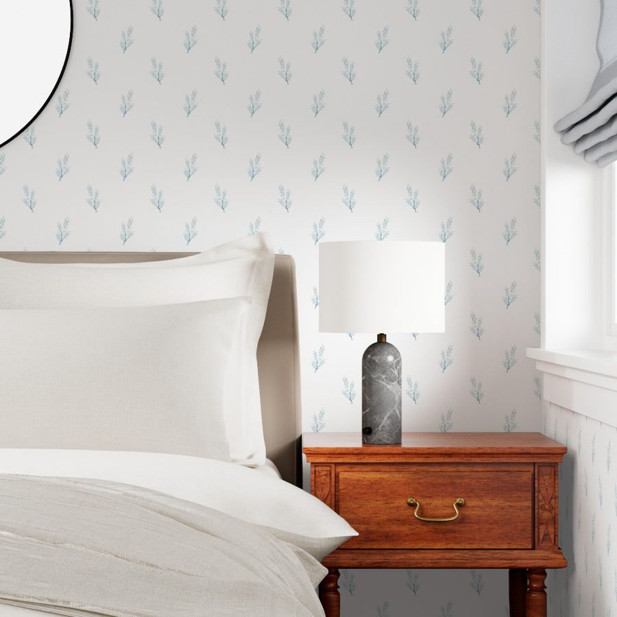 A light and airy floral composition showcasing the wild grasses and blossoms found at the water's edge in Pointe-Fortune. It brings a touch of femininity and movement to the ensemble.