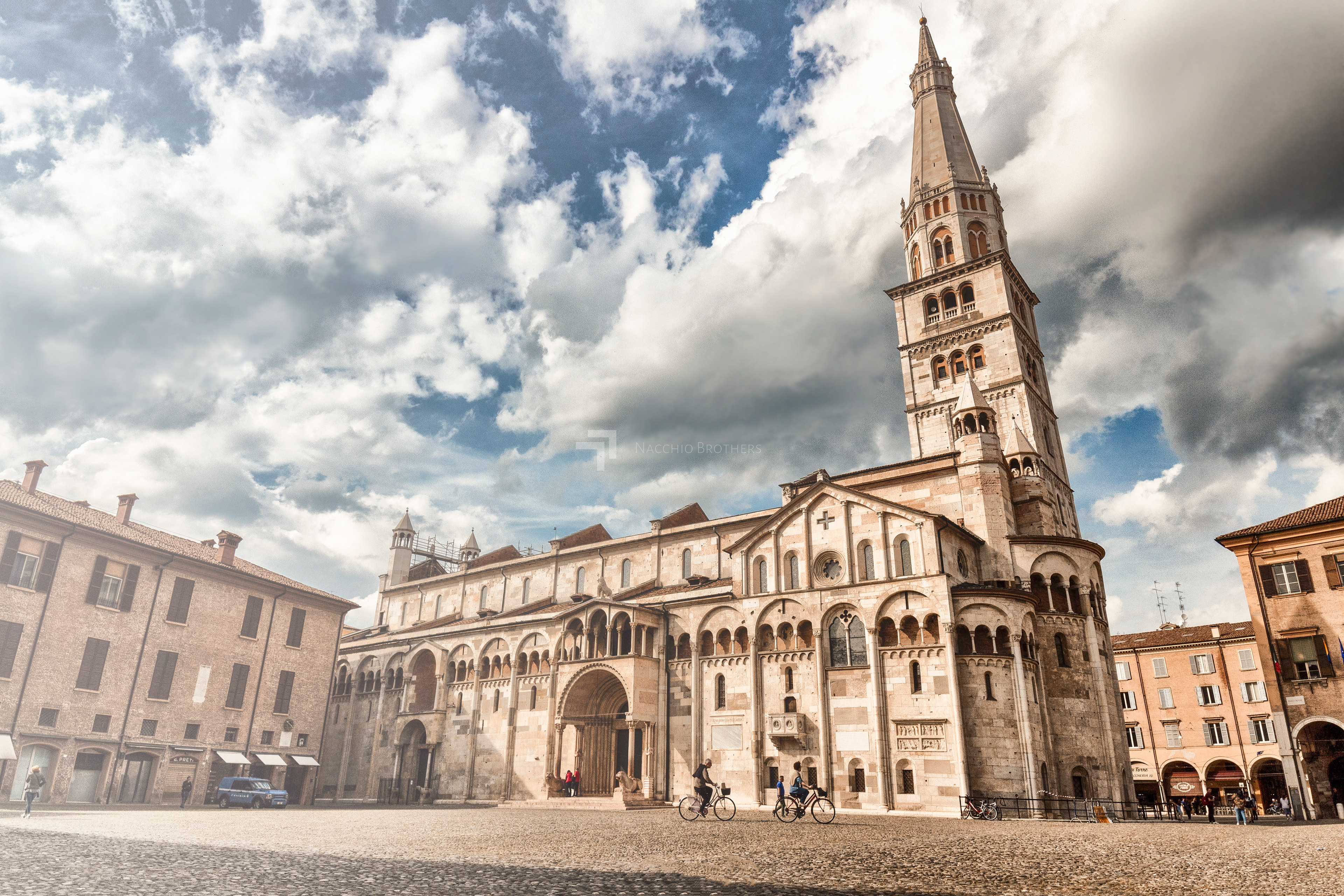 Tramonto in Piazza Grande a Modena