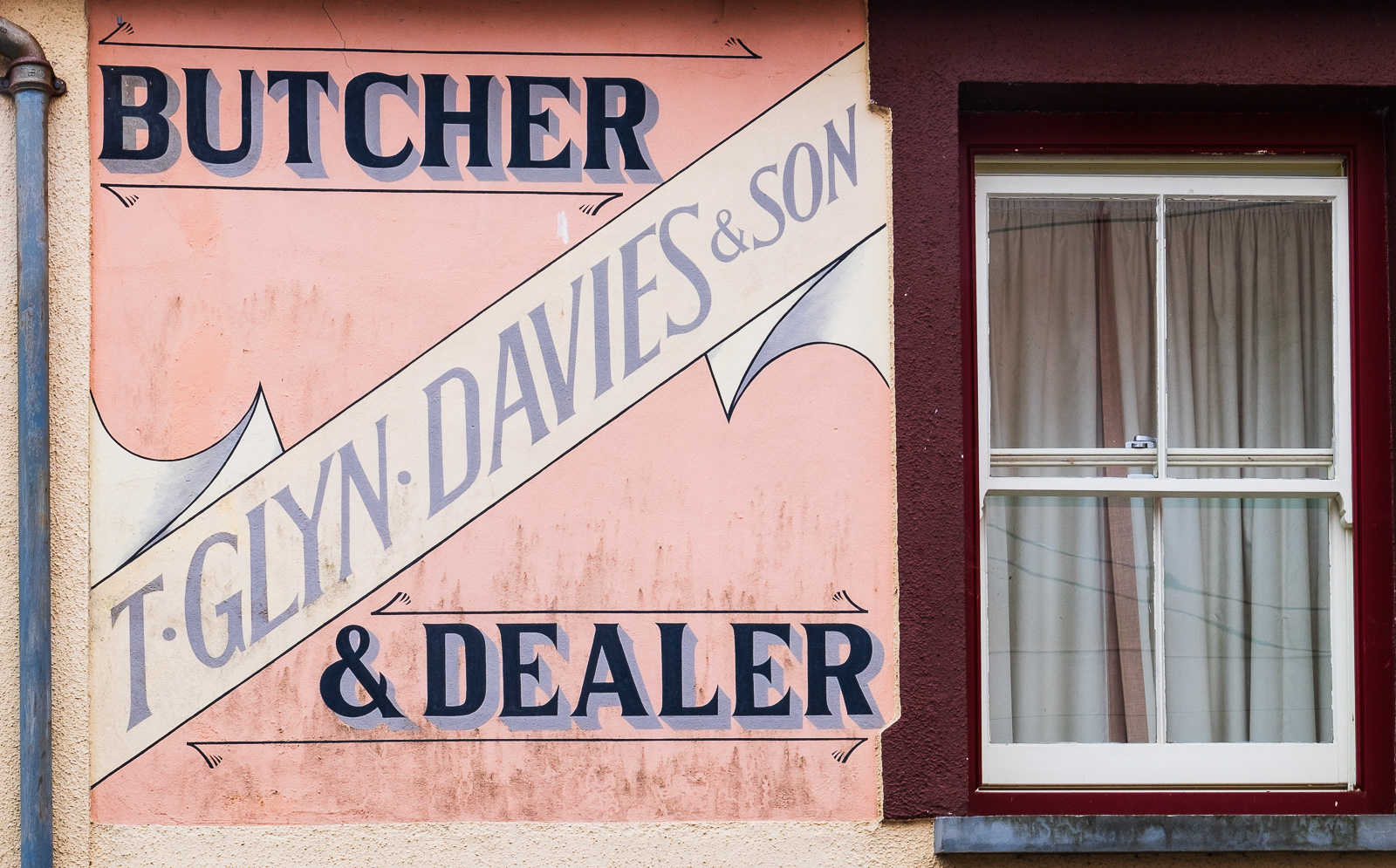 "Newport Street Art" by Ray Bethell