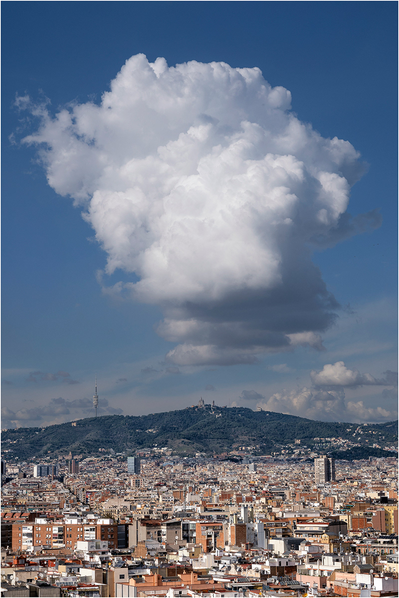 Commended : "Warm air rising over Barcelona" by Simon Harding