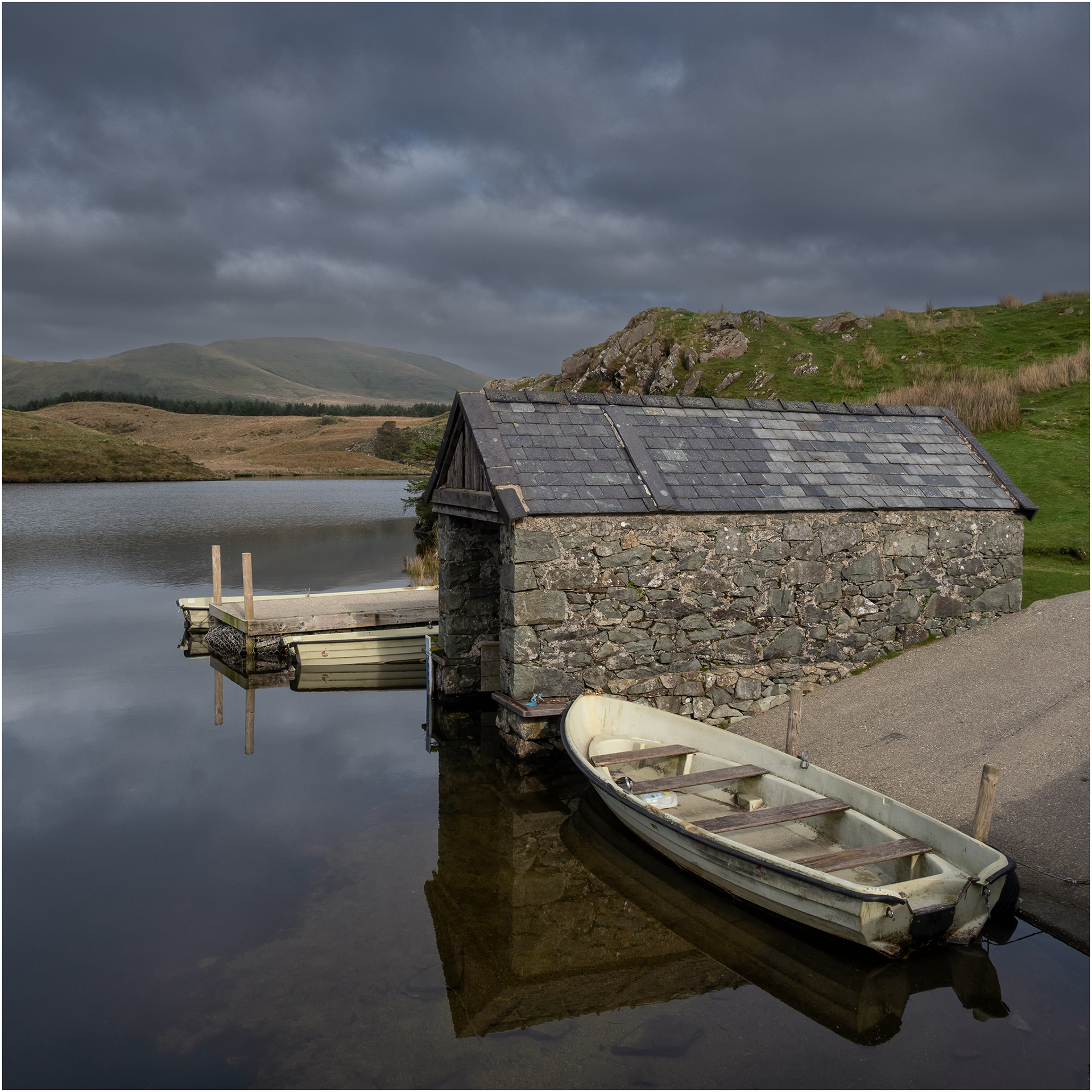 Llyn y Dywarchen, Eryri