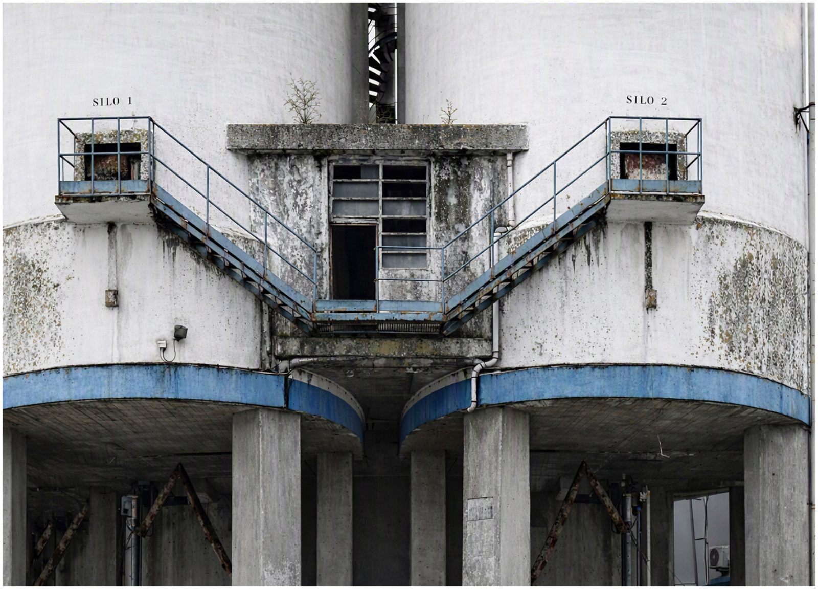 "Silos"