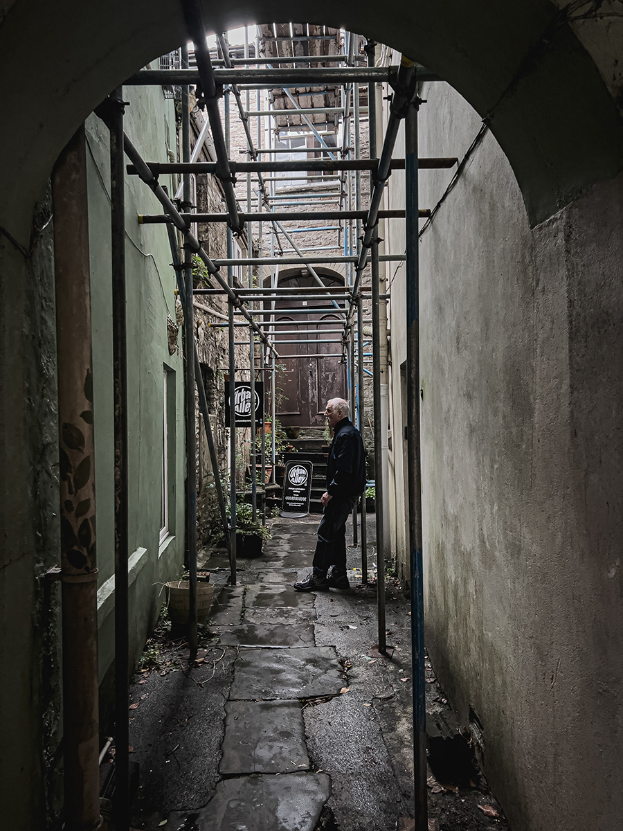"Man in Alley" by Tom Parry. Awarded 16 points and placed 8th= by the judge, and awarded 16.38 points and placed 8th by the club members