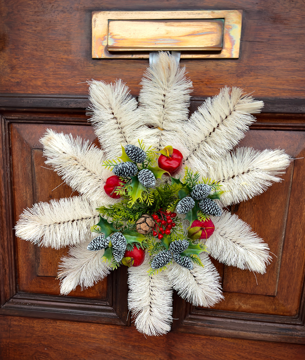 "Xmas wtreath - Cardi Style"