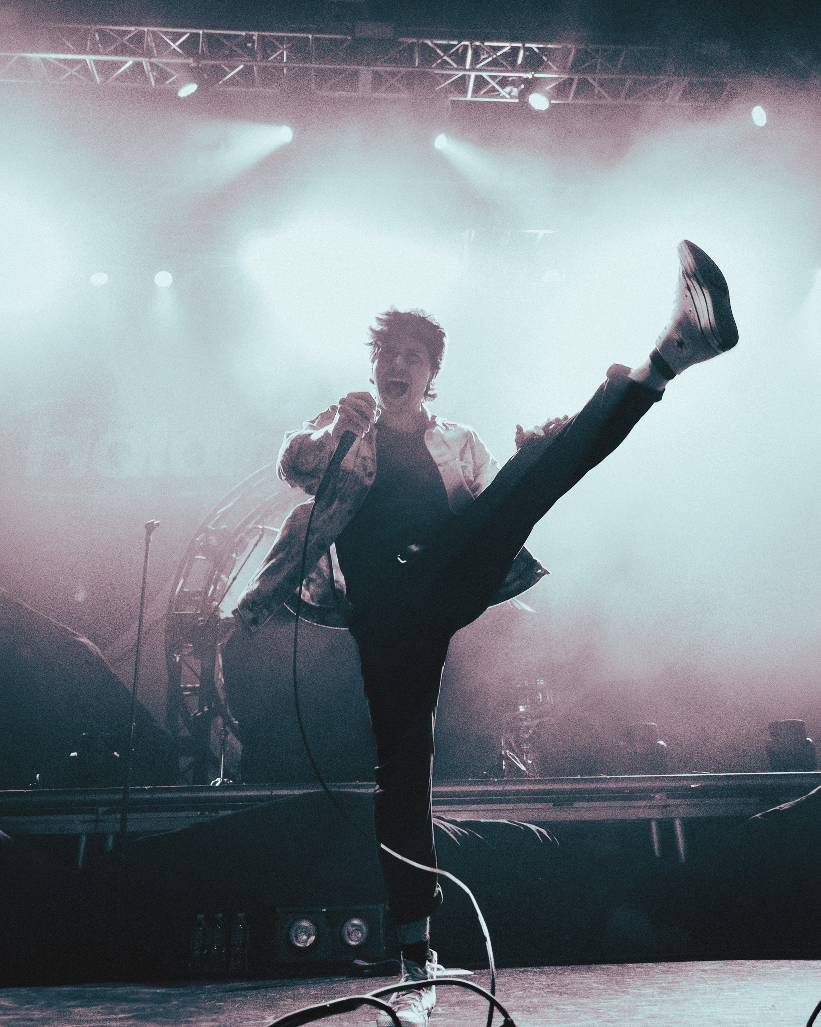 Lucas Woodland (Holding Absence)