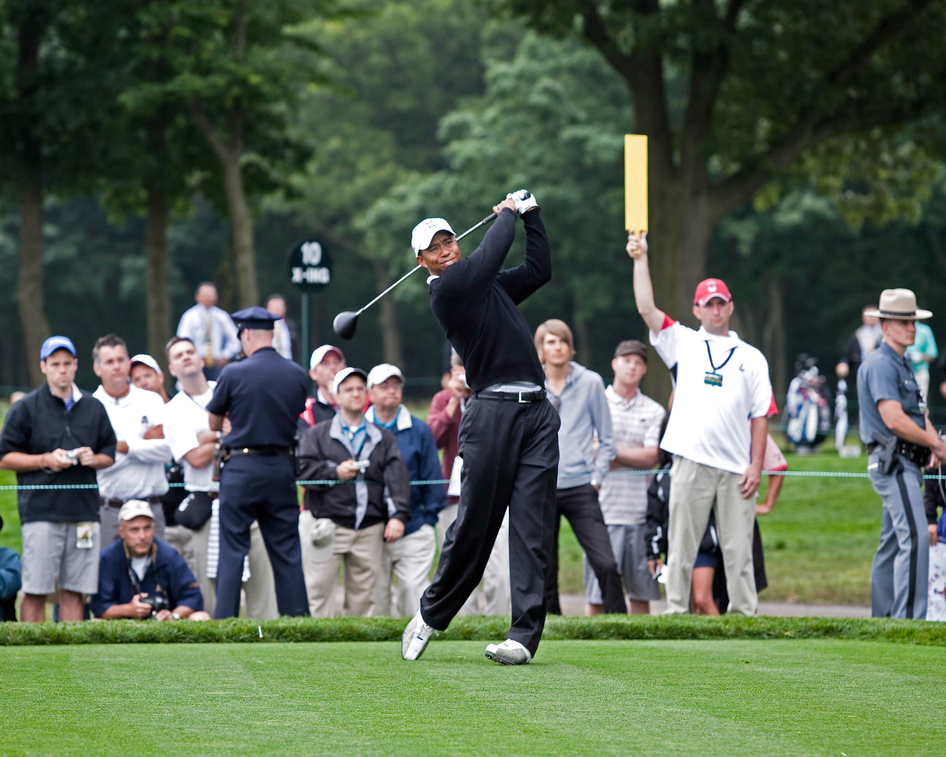 FARMINGDALE, , NY - JUNE 16: Tiger Woods tees off the 12th hole at the Black Course during the 2009 US Open on June 16, 2009 in Farmingdale, NY.