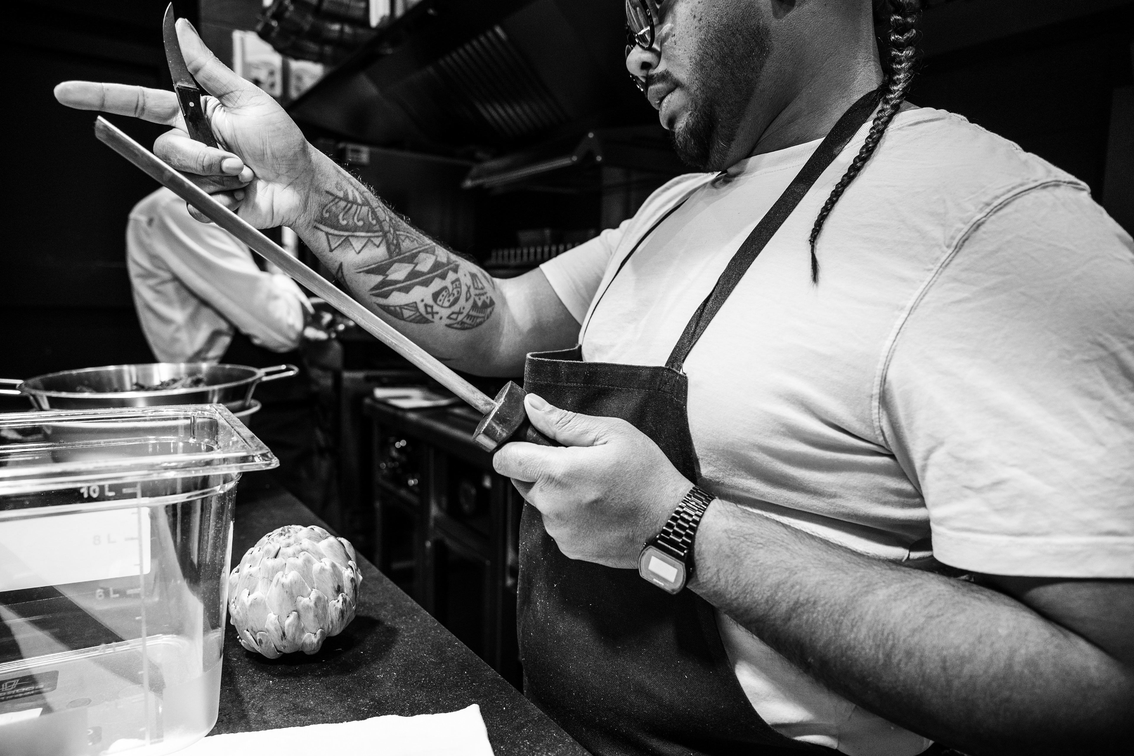 Chef Manogeran Shasitharan gives instructions to his team whilst sharpening his paring knife on 24 March 2026 at Mantra restaurant, Paris (9th arrondissement), France.