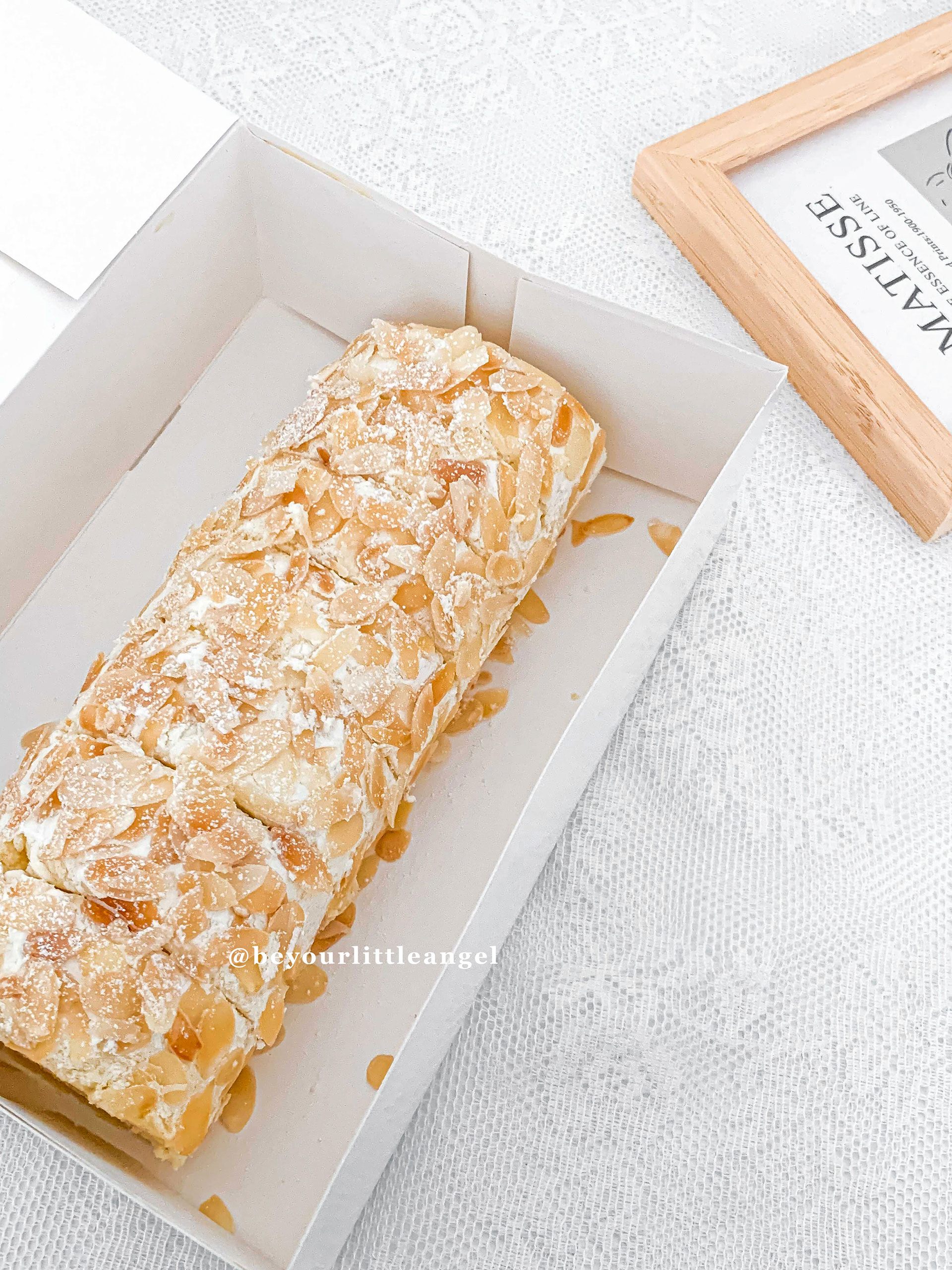 Almond cake roll
