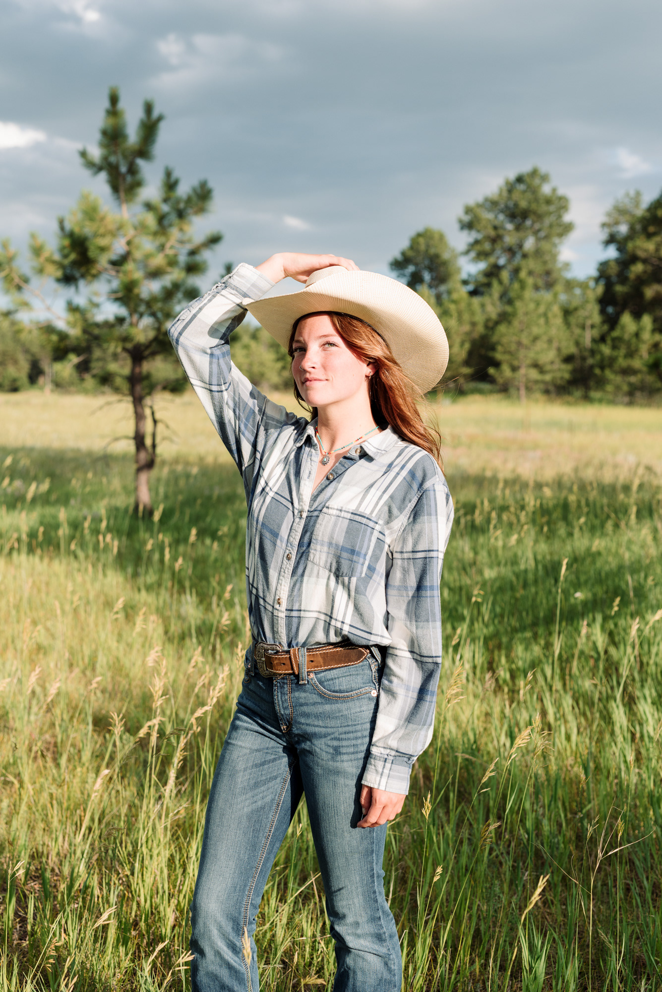 Senior portrait of a girl in a cowboy hat in Colorado